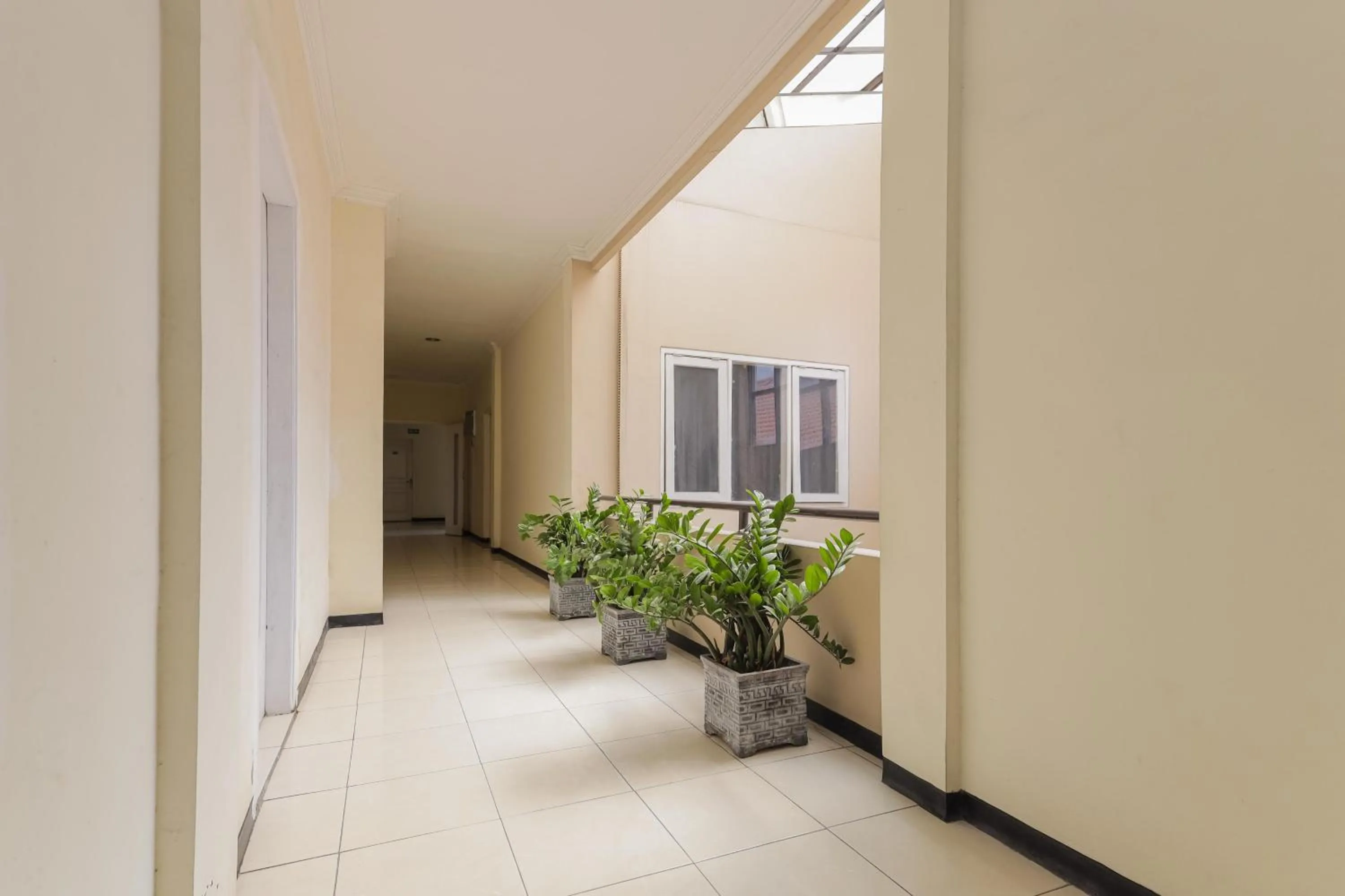 Property building in RedDoorz near Gubeng Station Surabaya