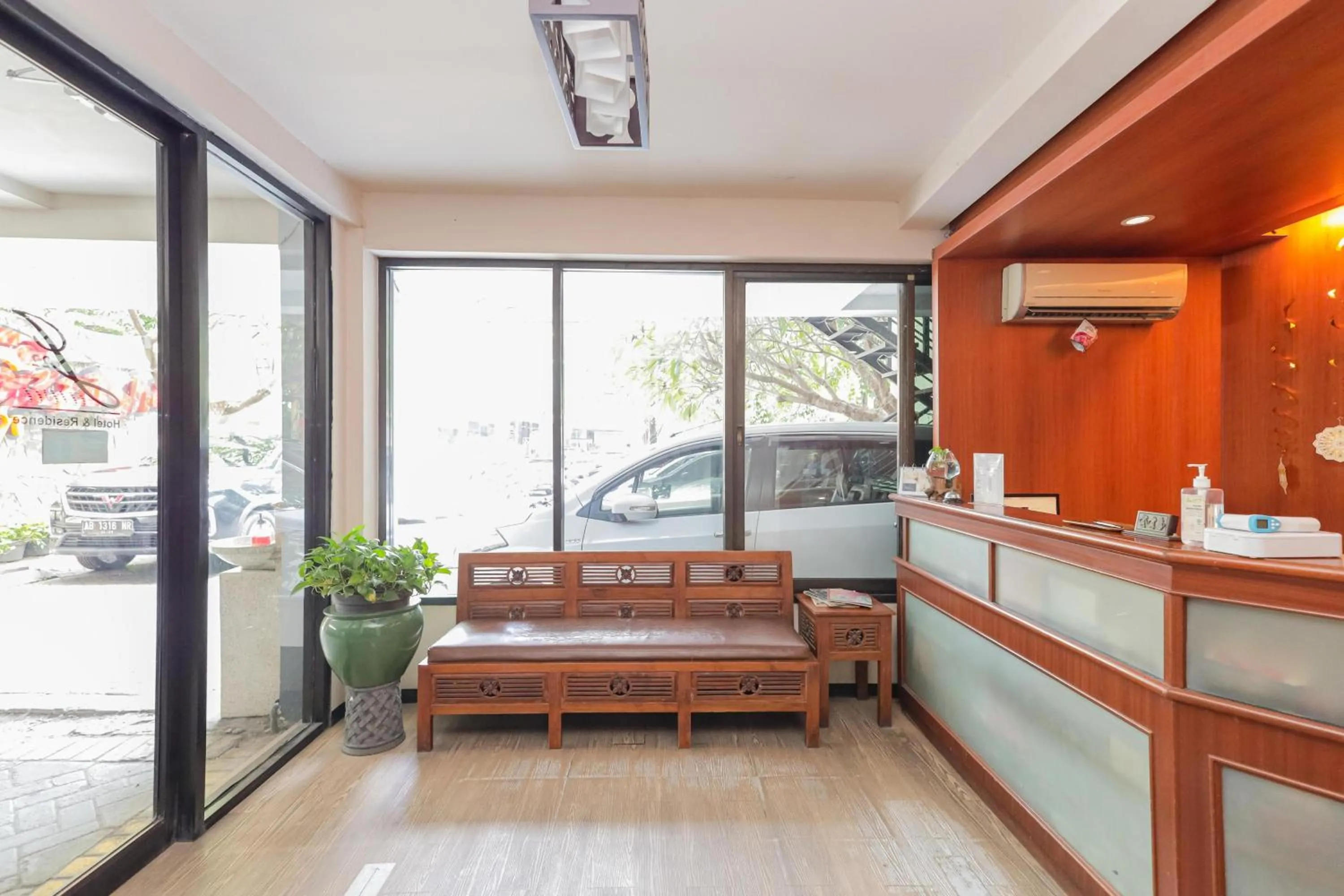 Lobby or reception in RedDoorz near Gubeng Station Surabaya