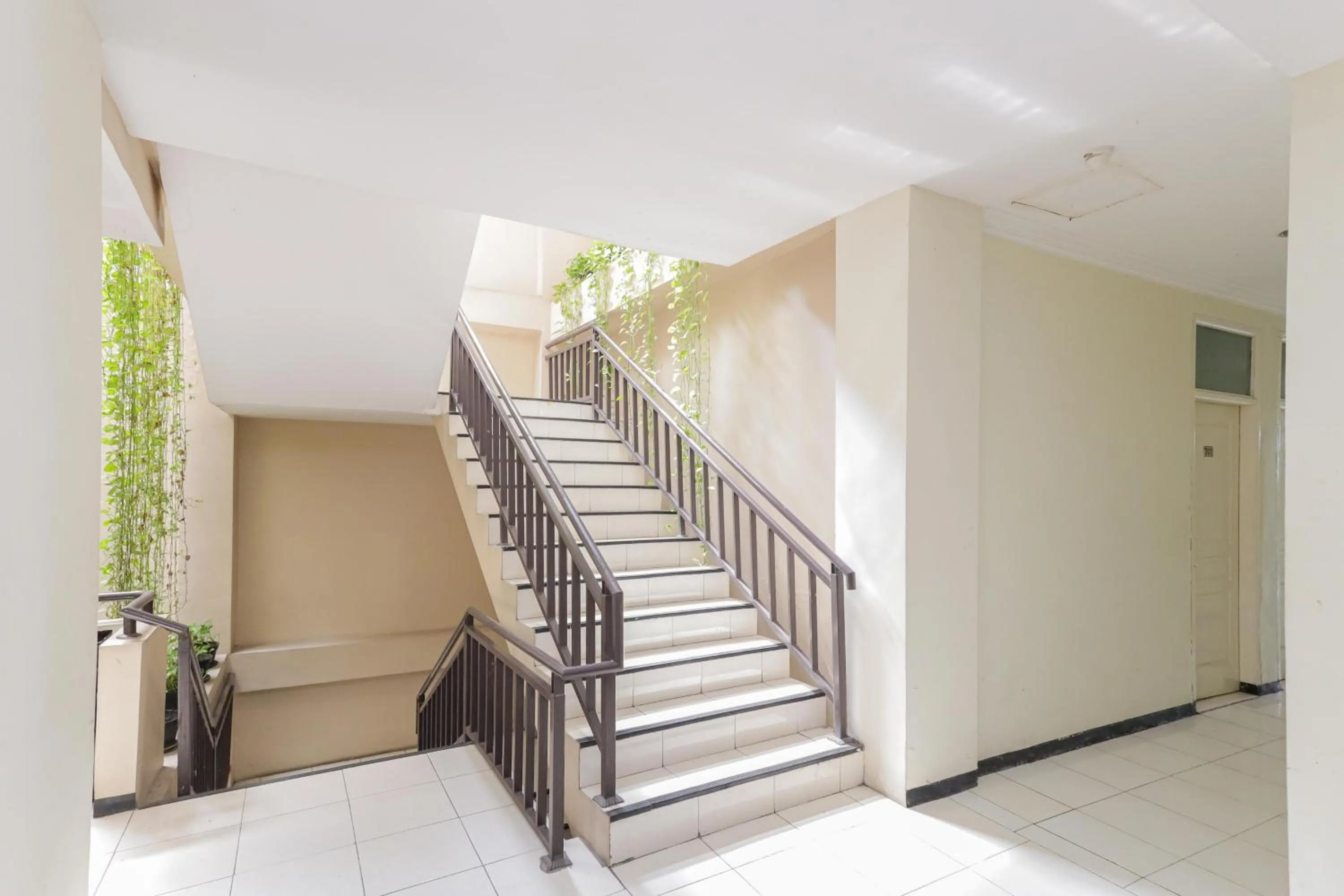 Property building in RedDoorz near Gubeng Station Surabaya