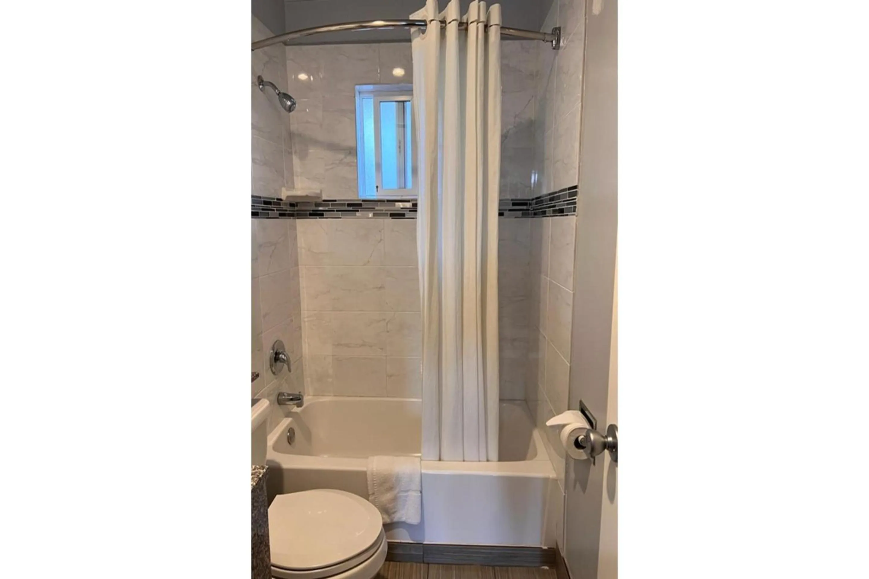 Bathroom in Islander Motel Santa Cruz CA