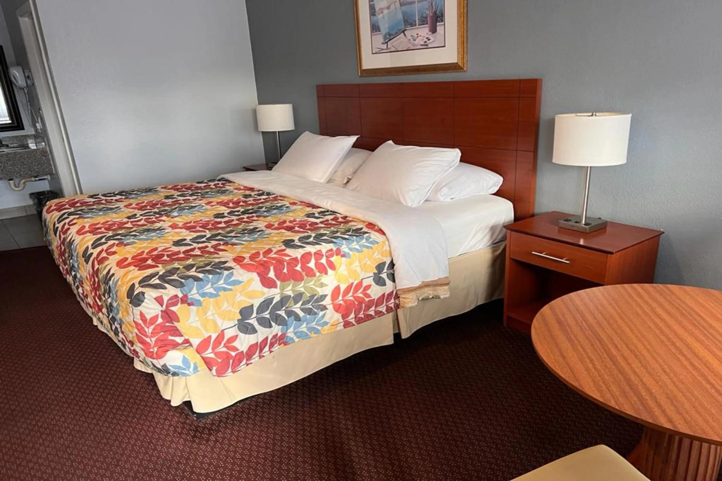 Bedroom, Bed in Islander Motel Santa Cruz CA