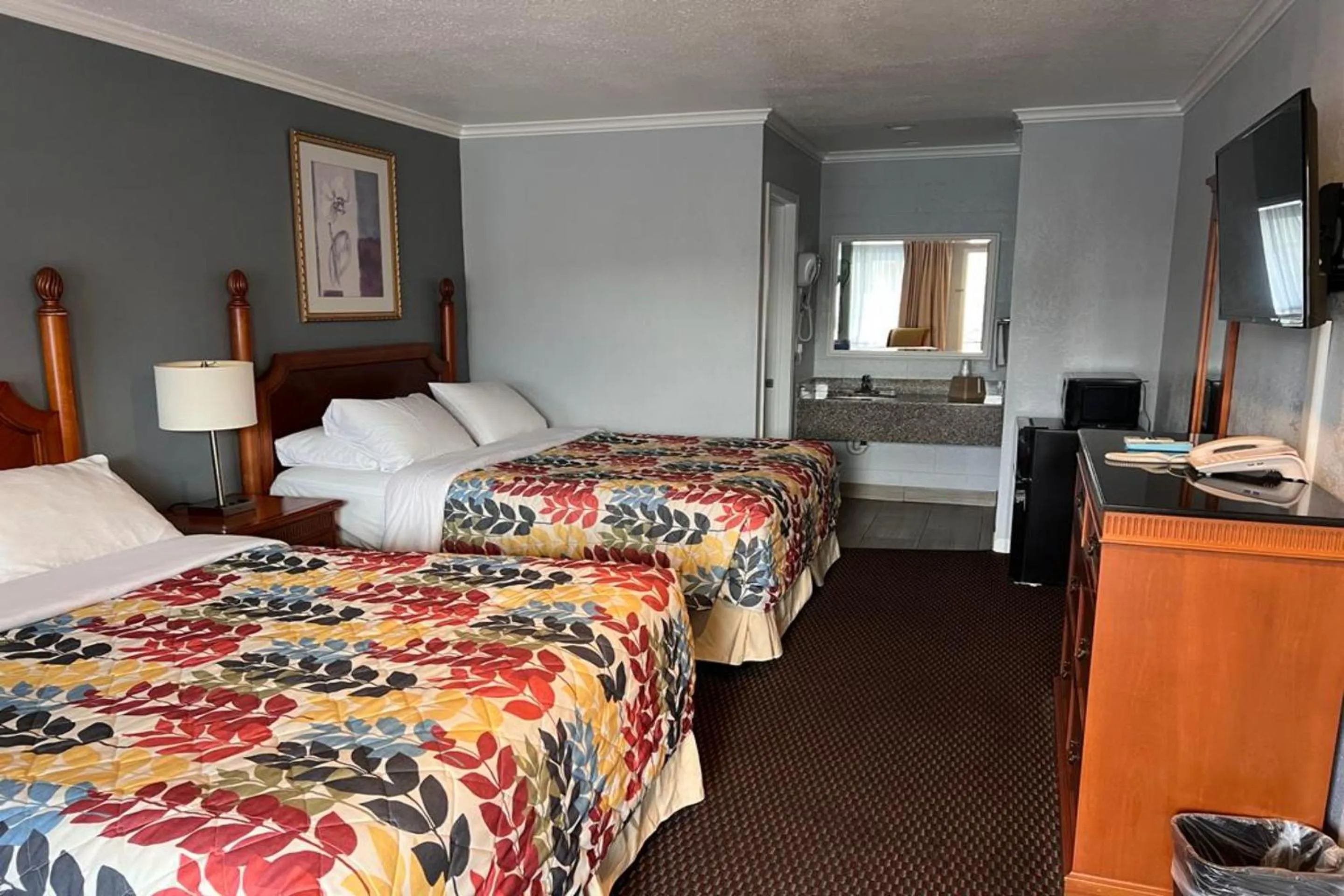 Bedroom, Bed in Islander Motel Santa Cruz CA