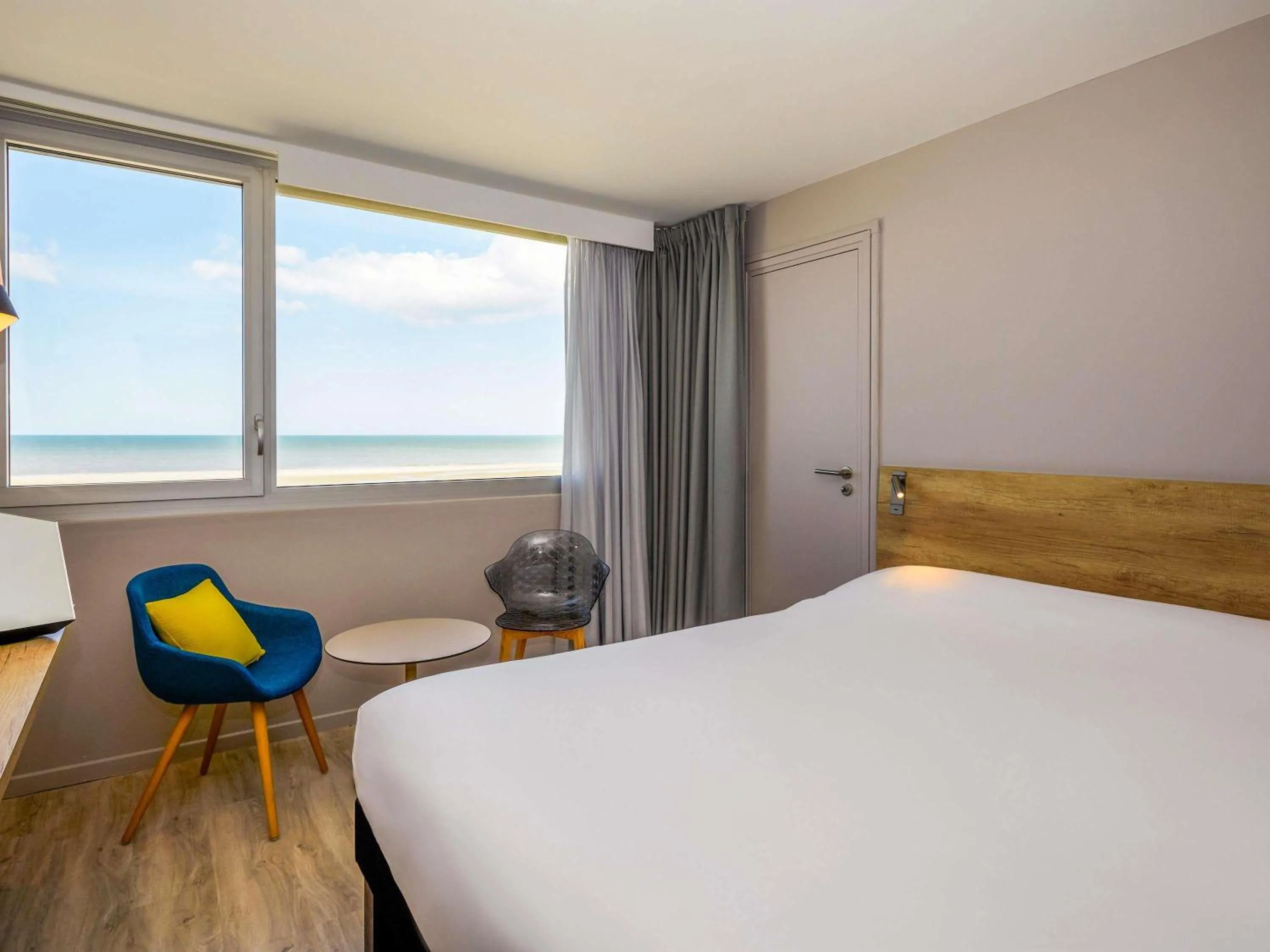 Bedroom, Bed in ibis Thalassa Le Touquet