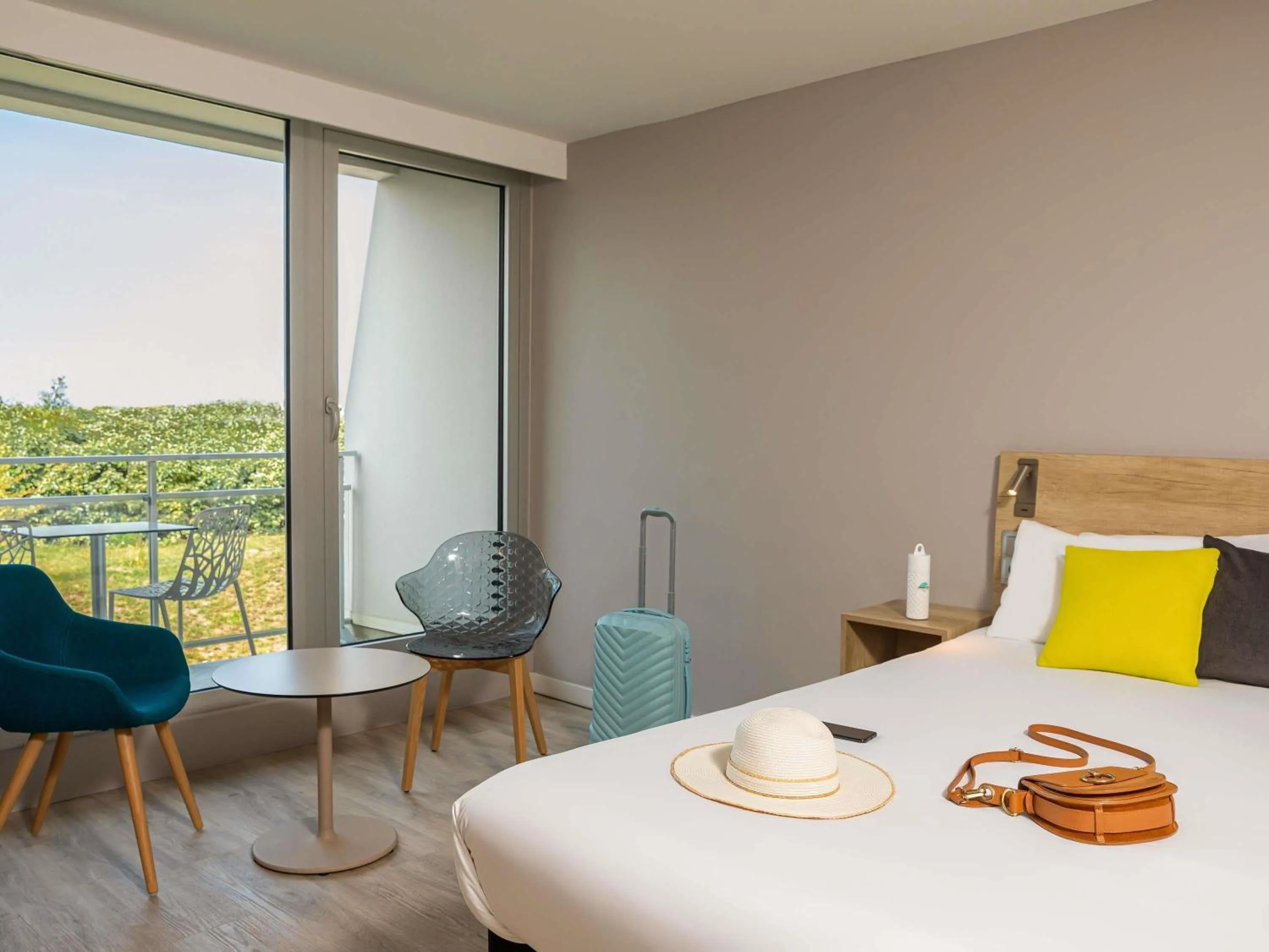 Bedroom, Bed in ibis Thalassa Le Touquet