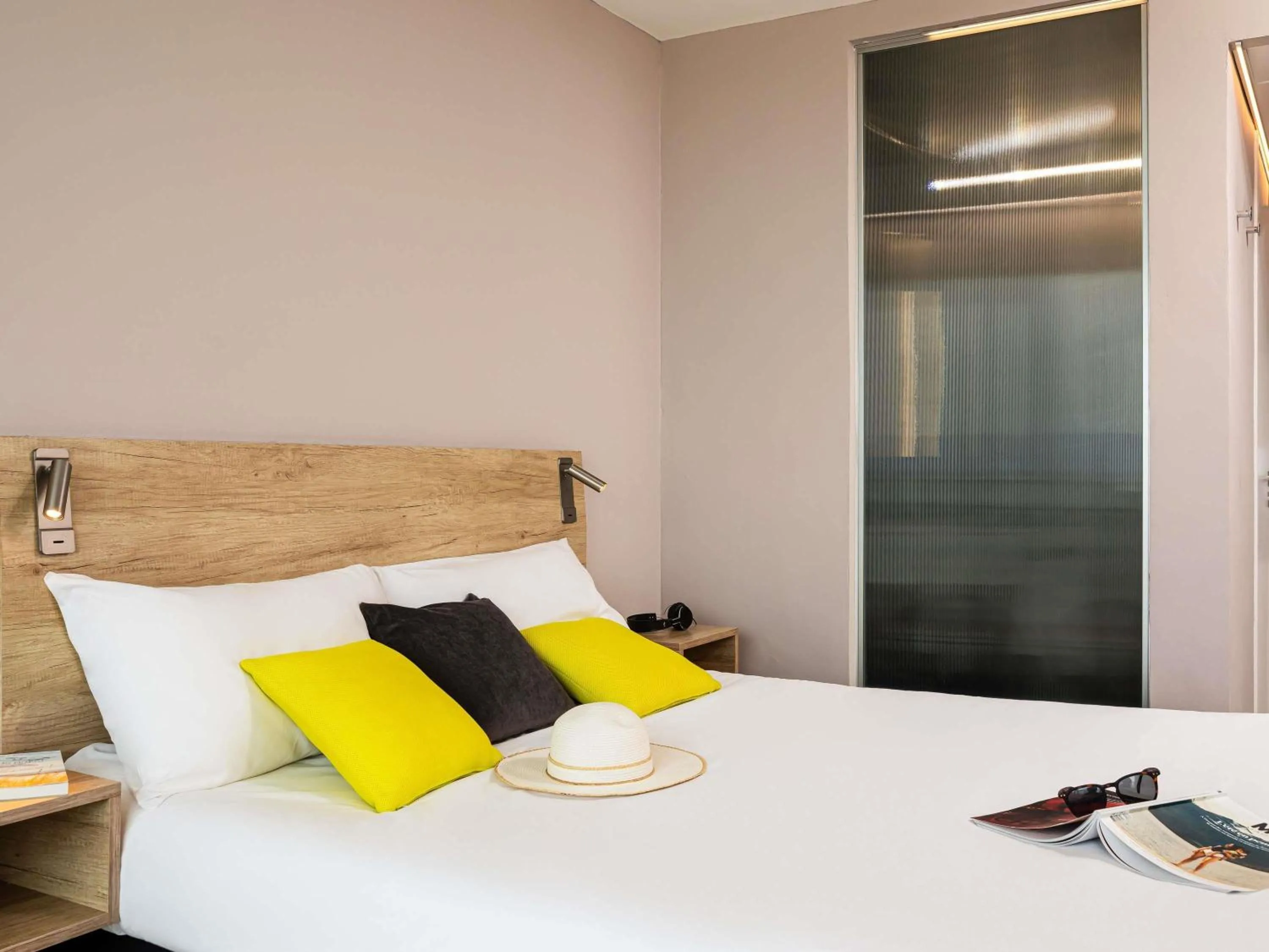 Bedroom, Bed in ibis Thalassa Le Touquet