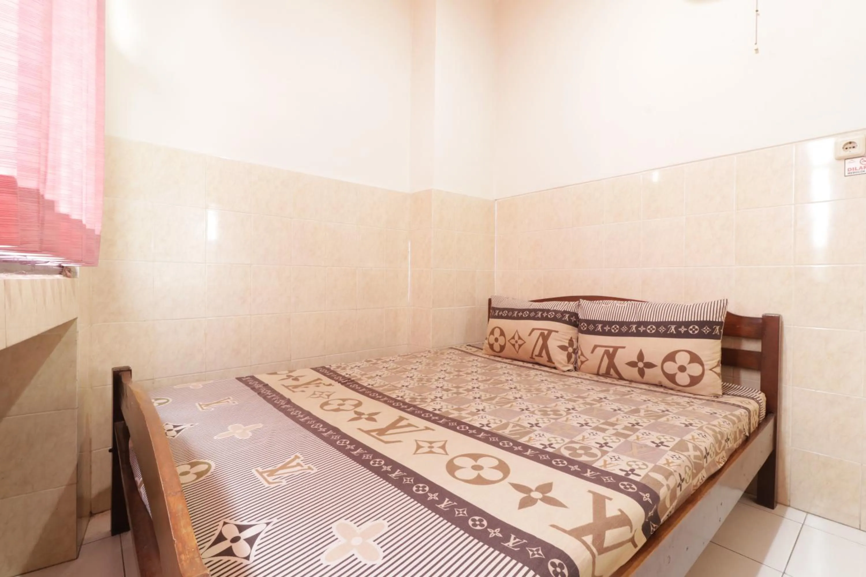 Bedroom, Bed in Hotel Omah Ampel Syariah