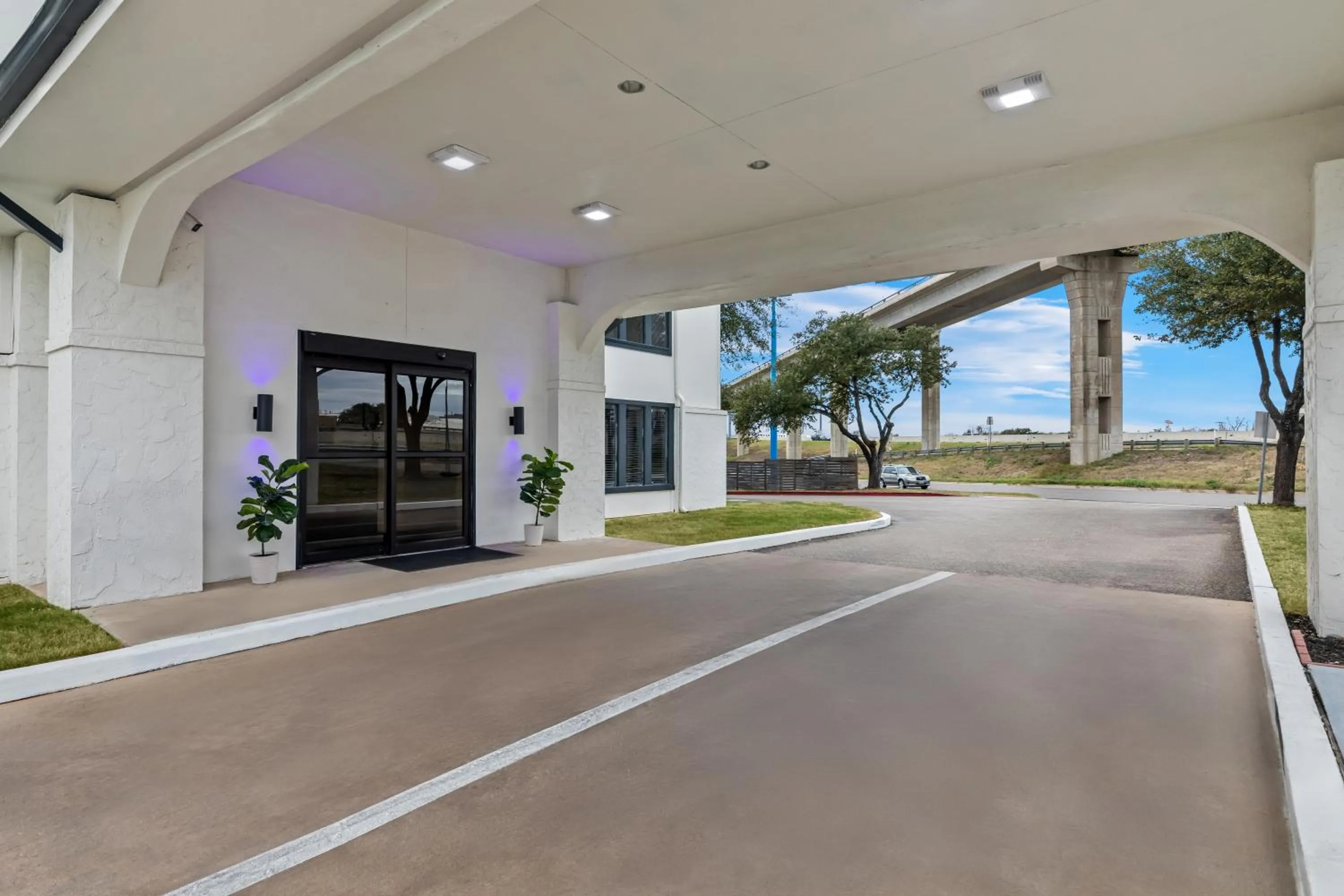 Property building in Americas Best Value Inn Austin