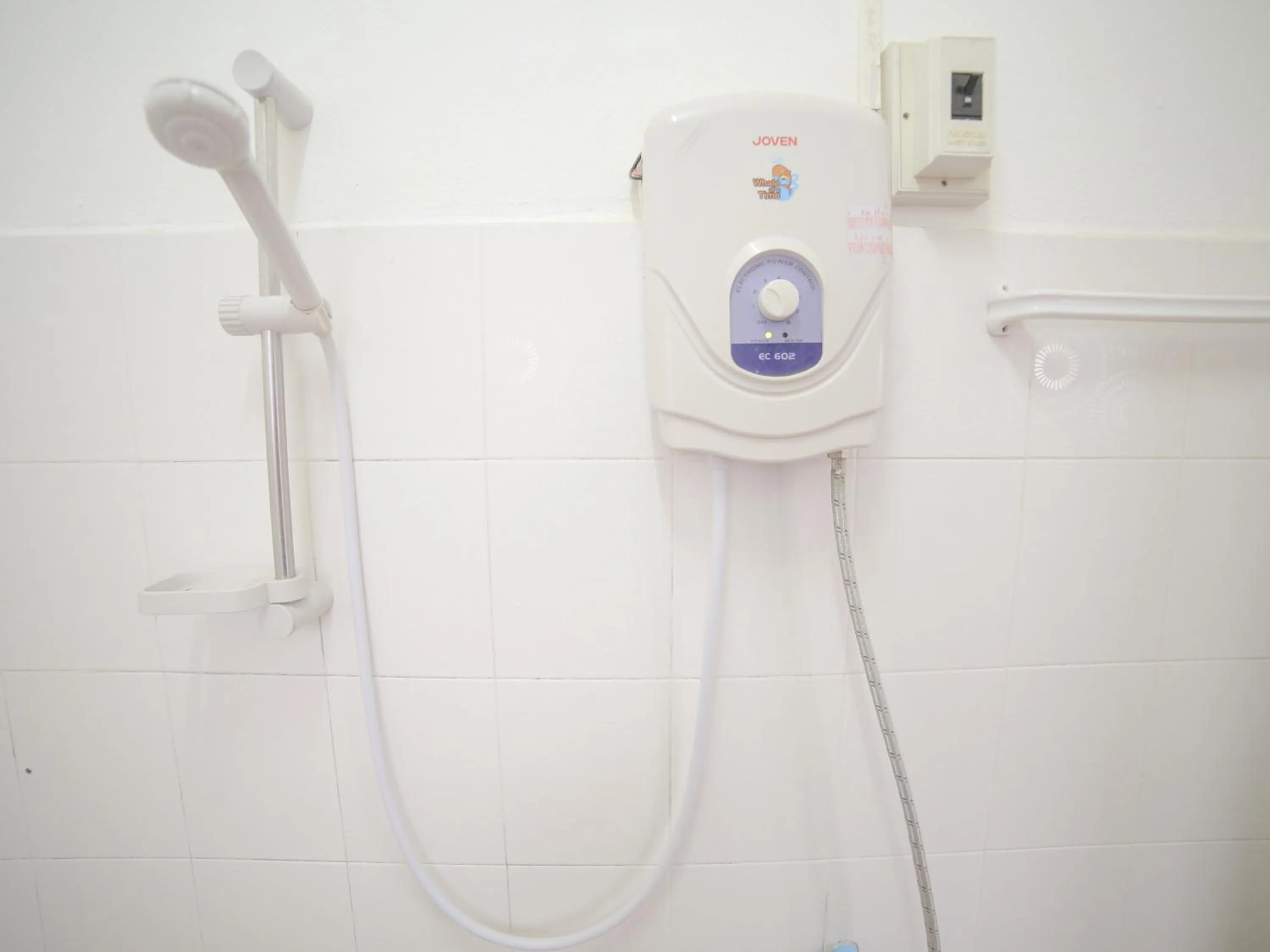 Shower in Maylay Guesthouse