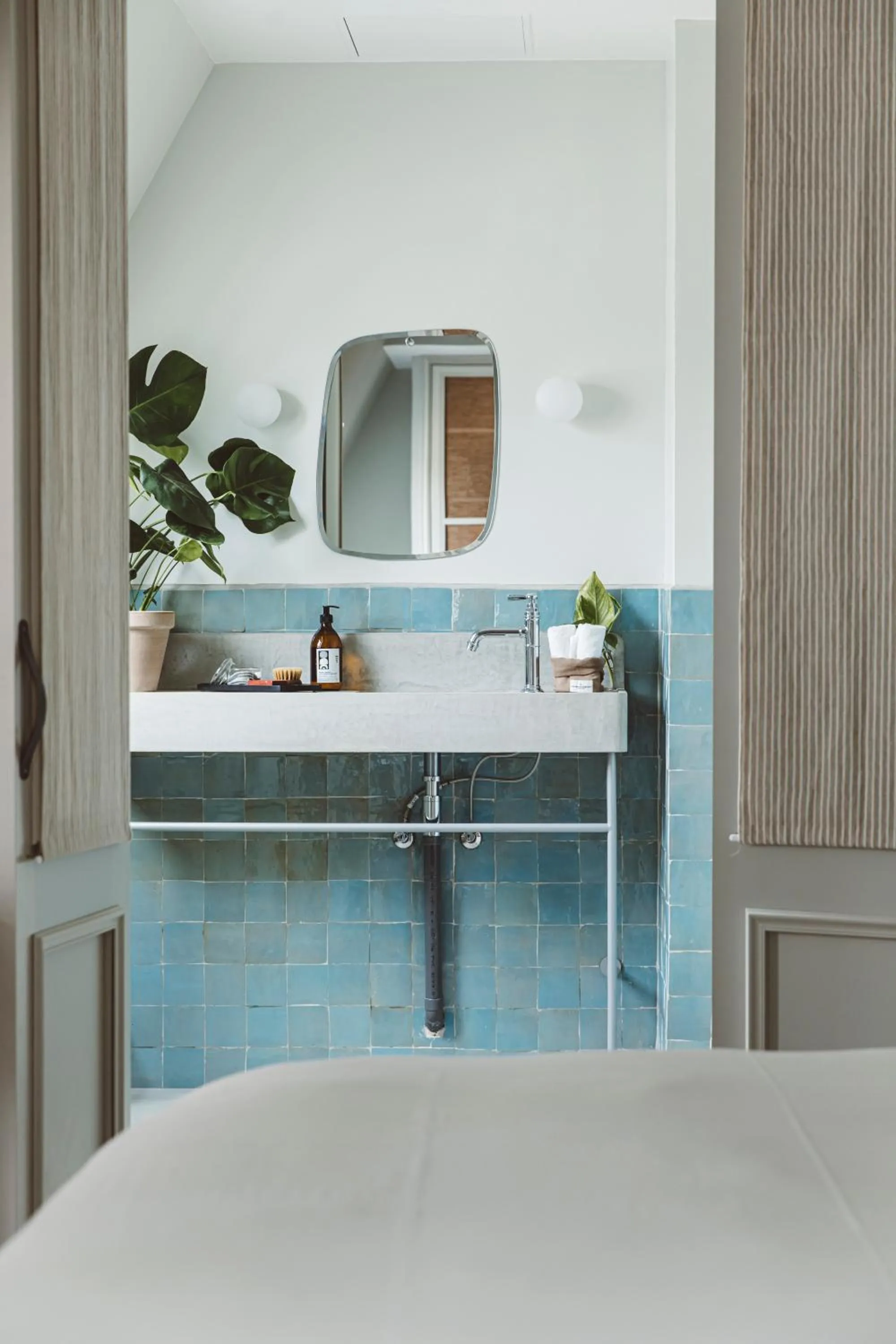 Bed in HOY Paris - Yoga Hotel