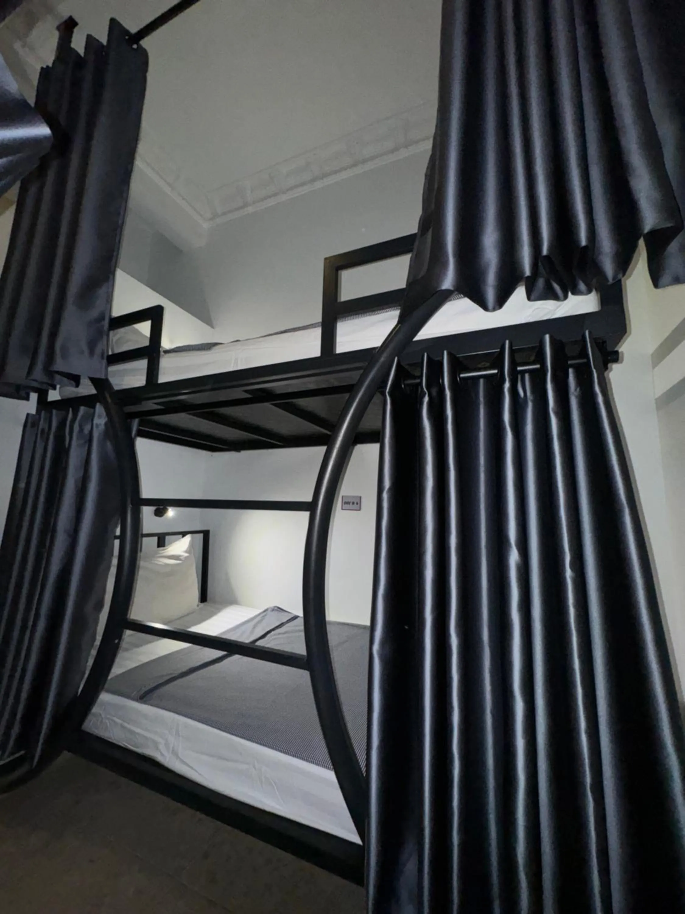 Bedroom, Bed in Poolside Villa