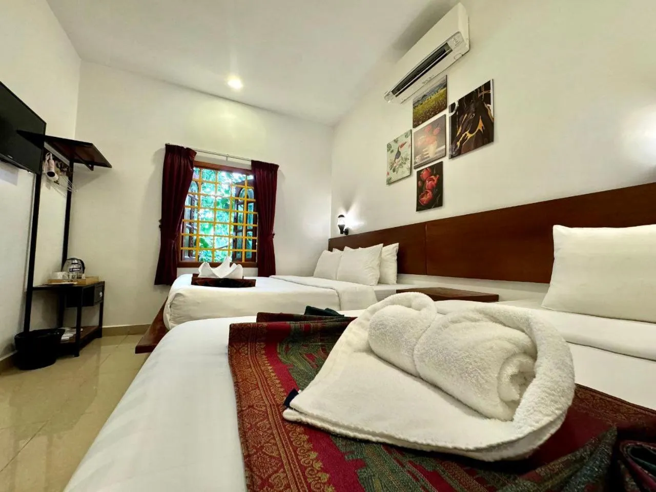 Bedroom, Bed in Poolside Villa