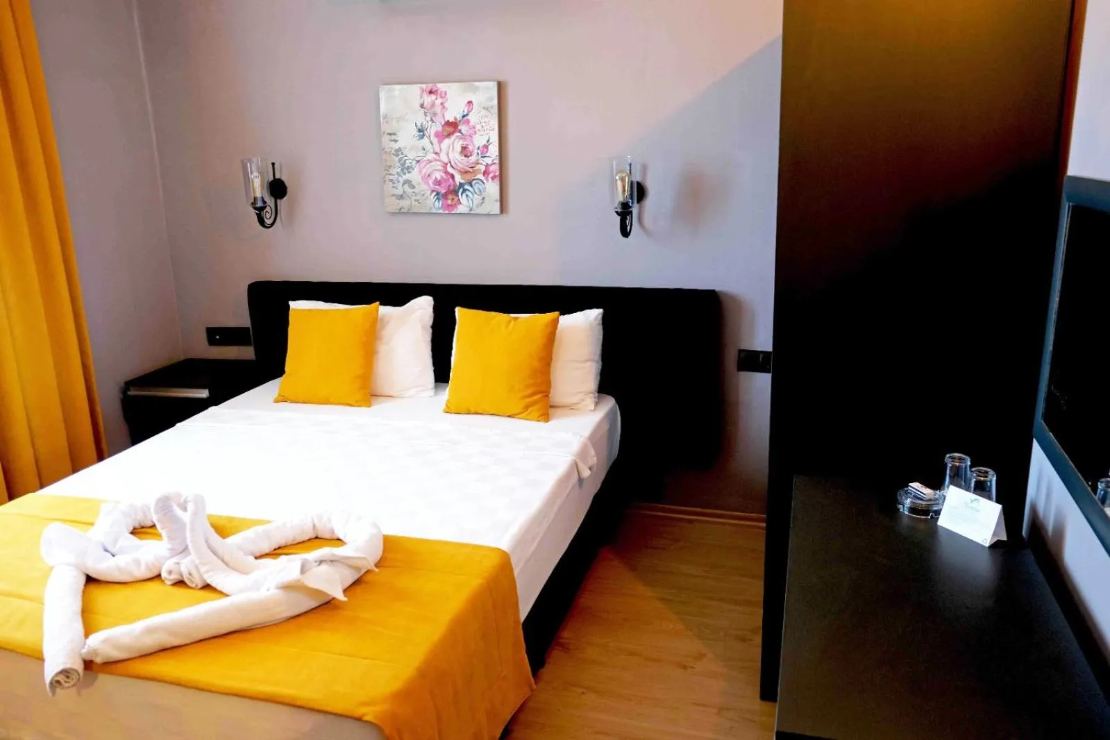 Bed in Yasemin Hotel