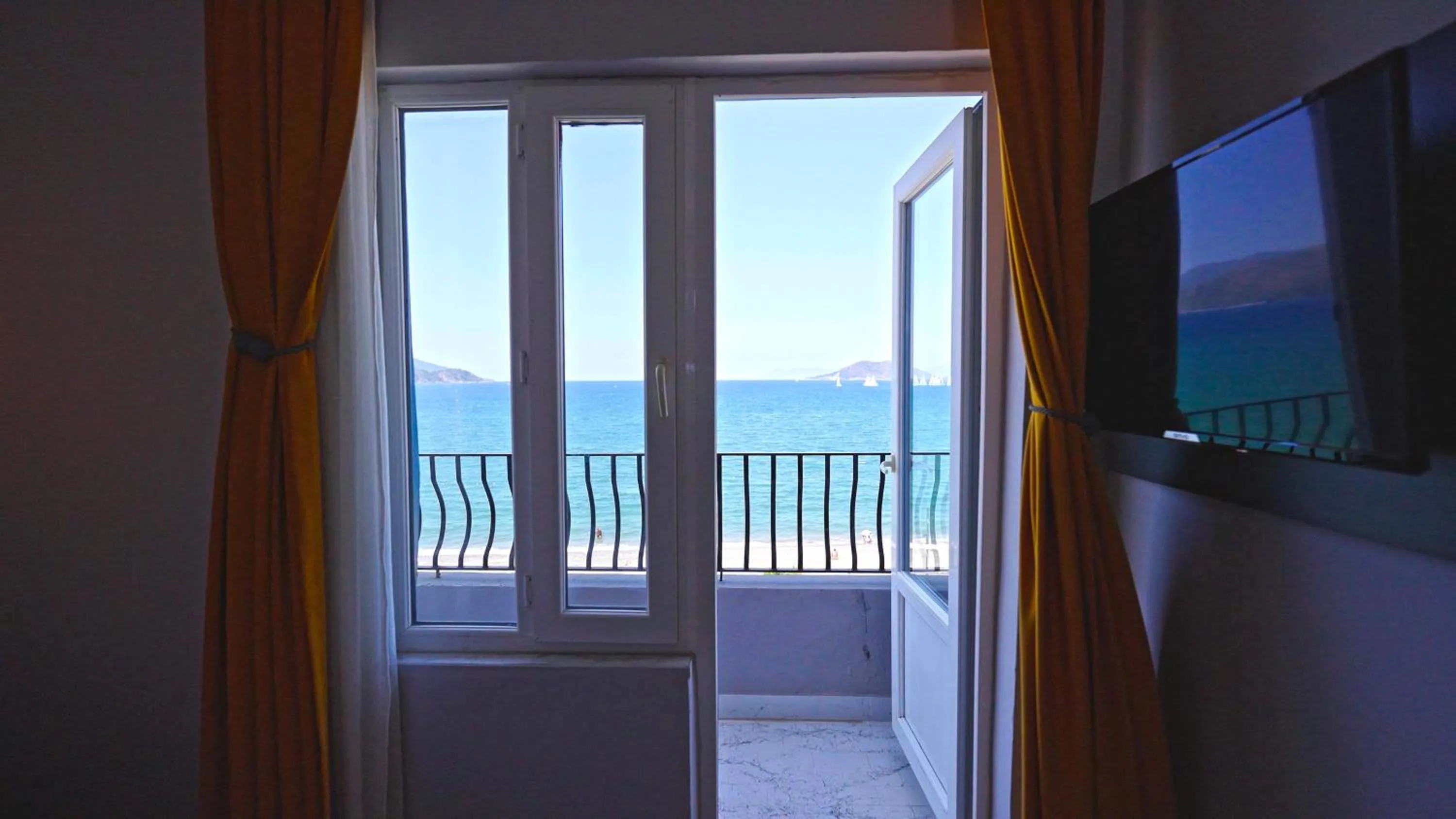 TV and multimedia in Yasemin Hotel