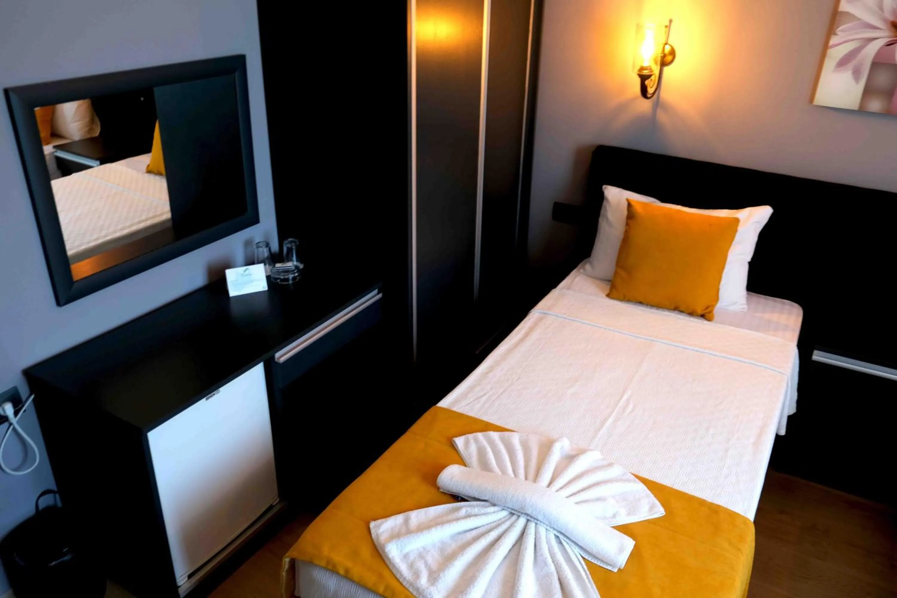 Bedroom, Bed in Yasemin Hotel