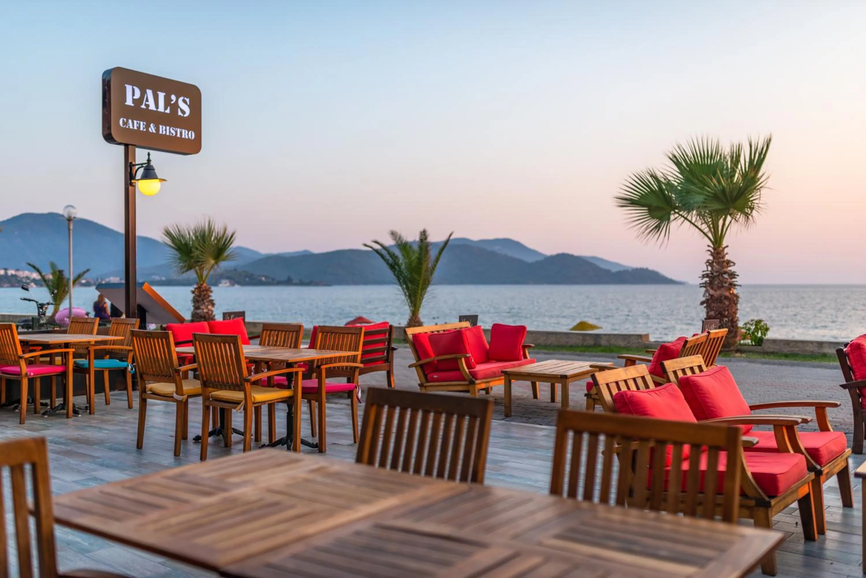 Restaurant/places to eat in Yasemin Hotel