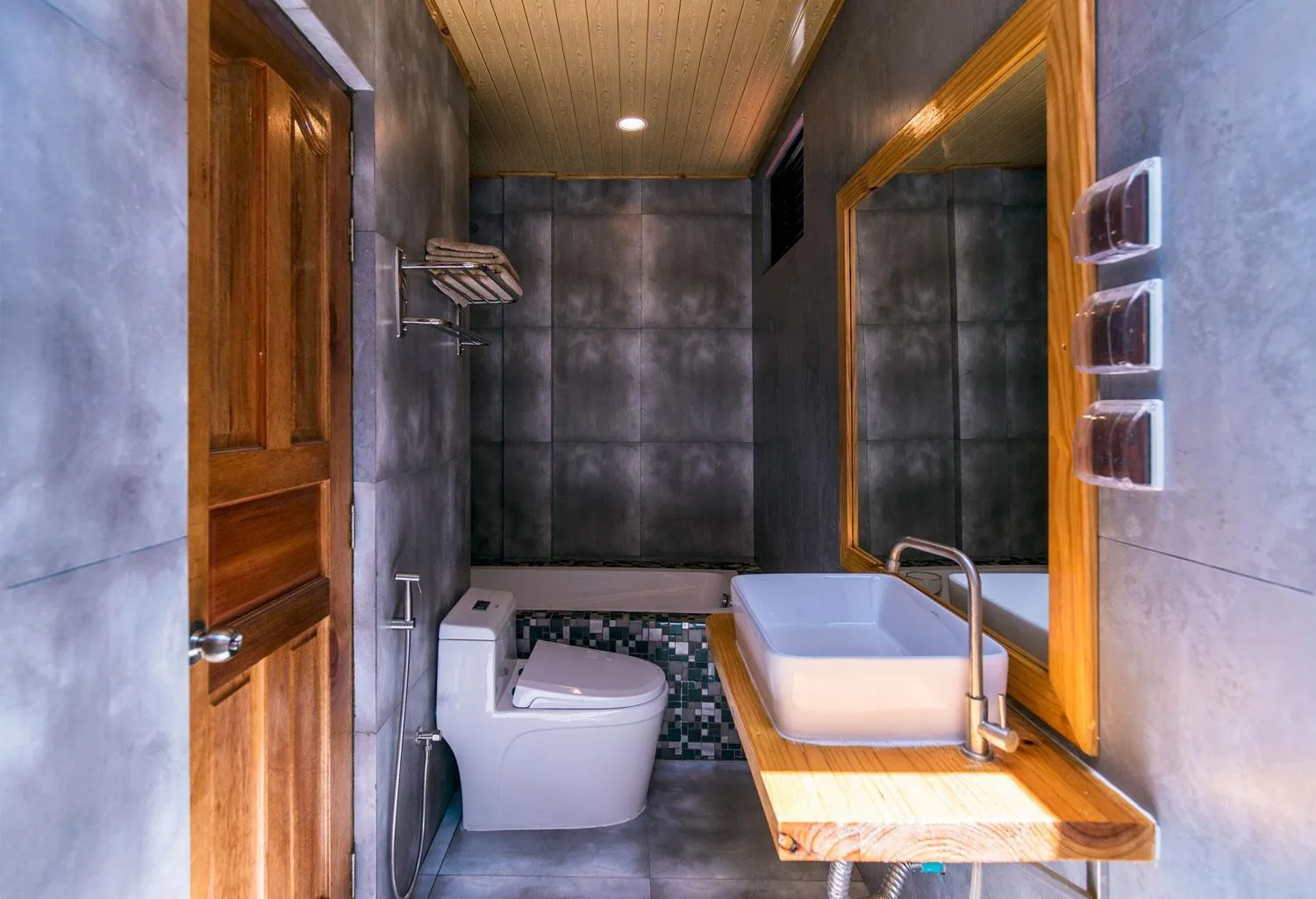 Shower in Endheri Sunset Dhangethi