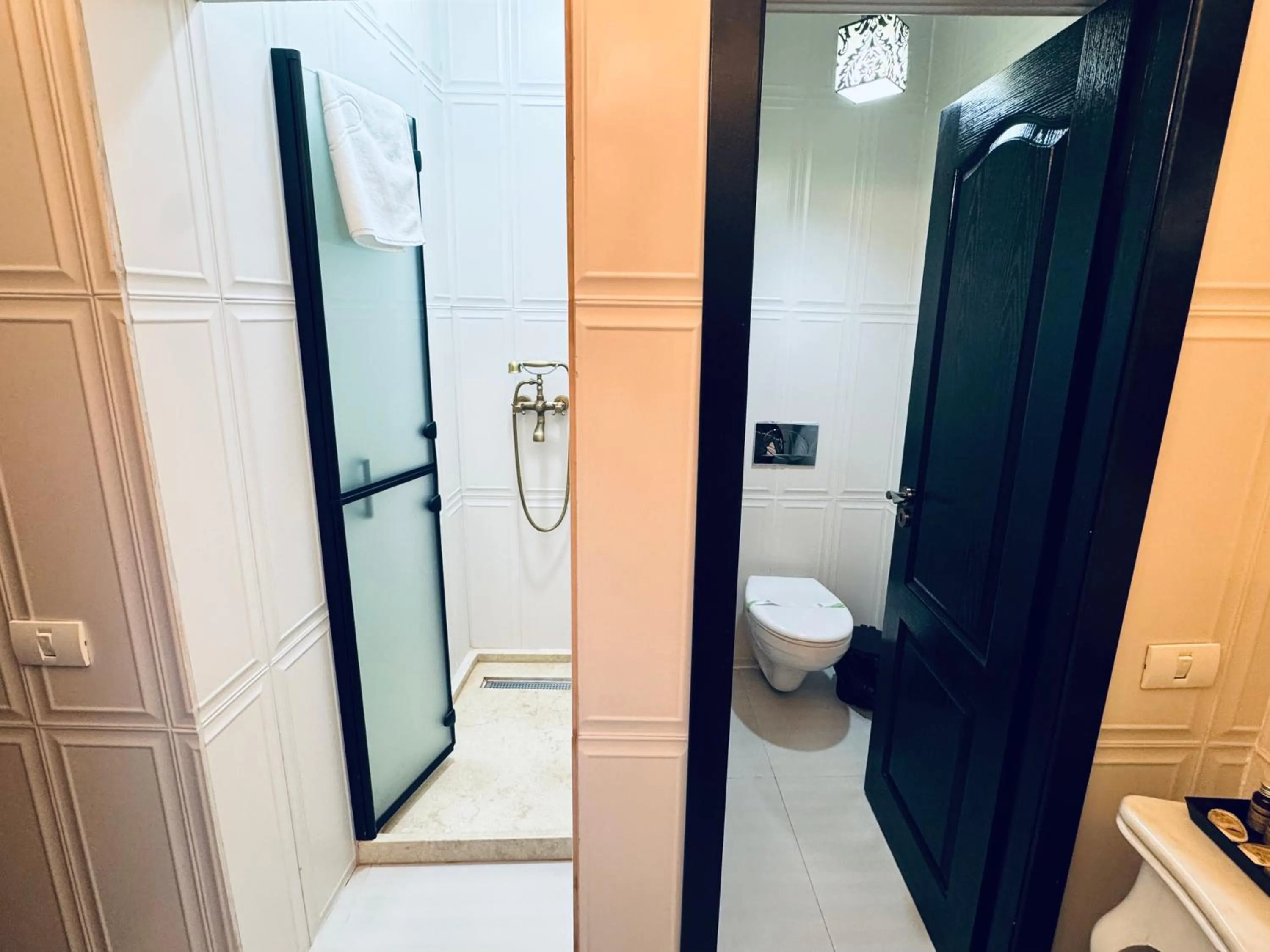 Shower in Conacul Coroanei Luxury Boutique Hotel