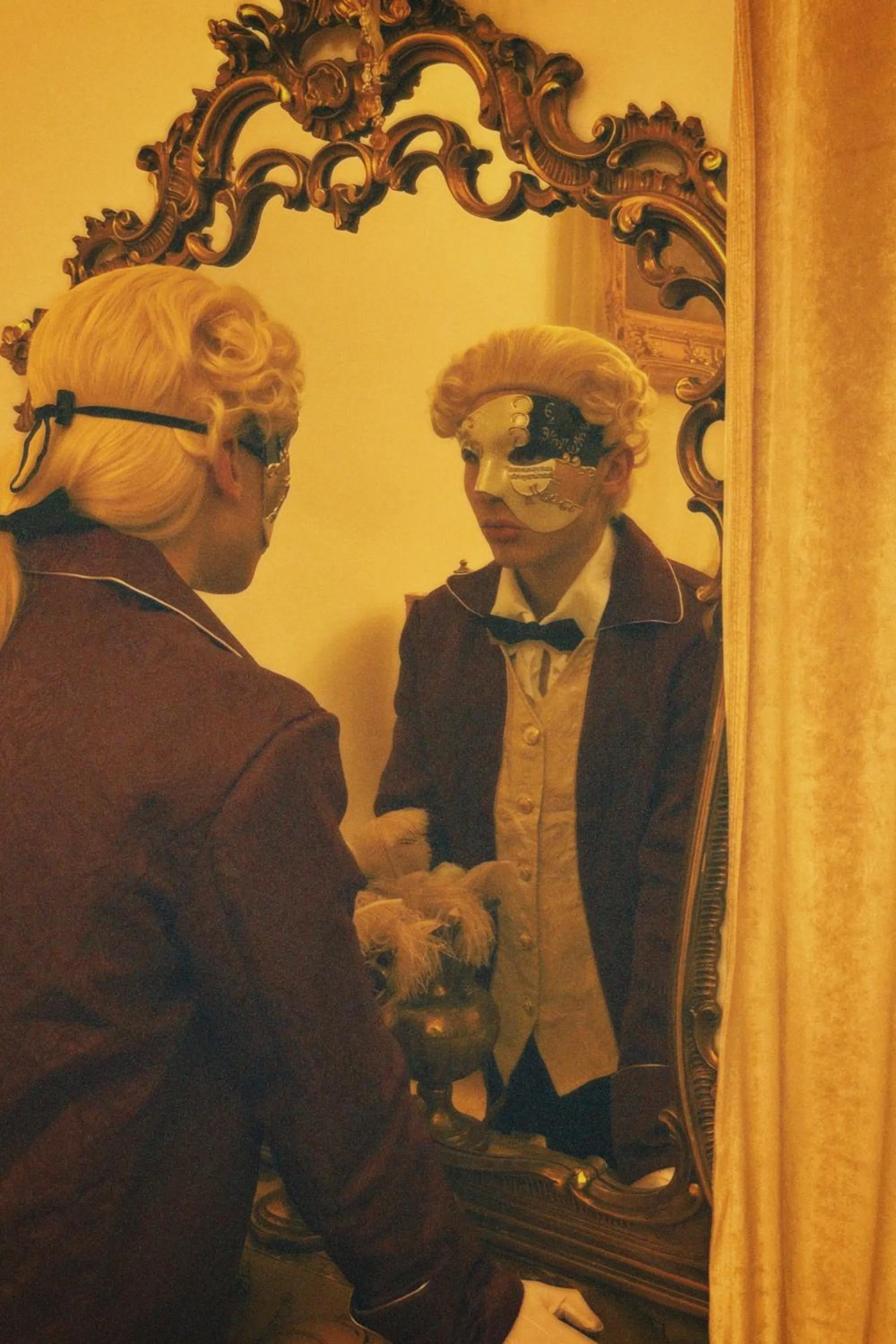 People in Conacul Coroanei Luxury Boutique