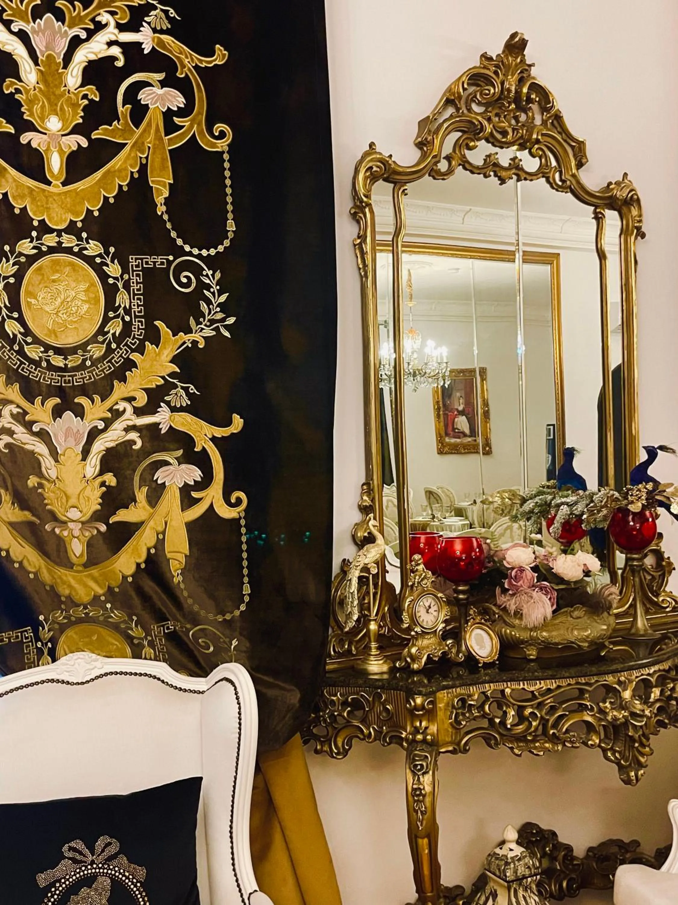 Decorative detail in Conacul Coroanei Luxury Boutique Hotel