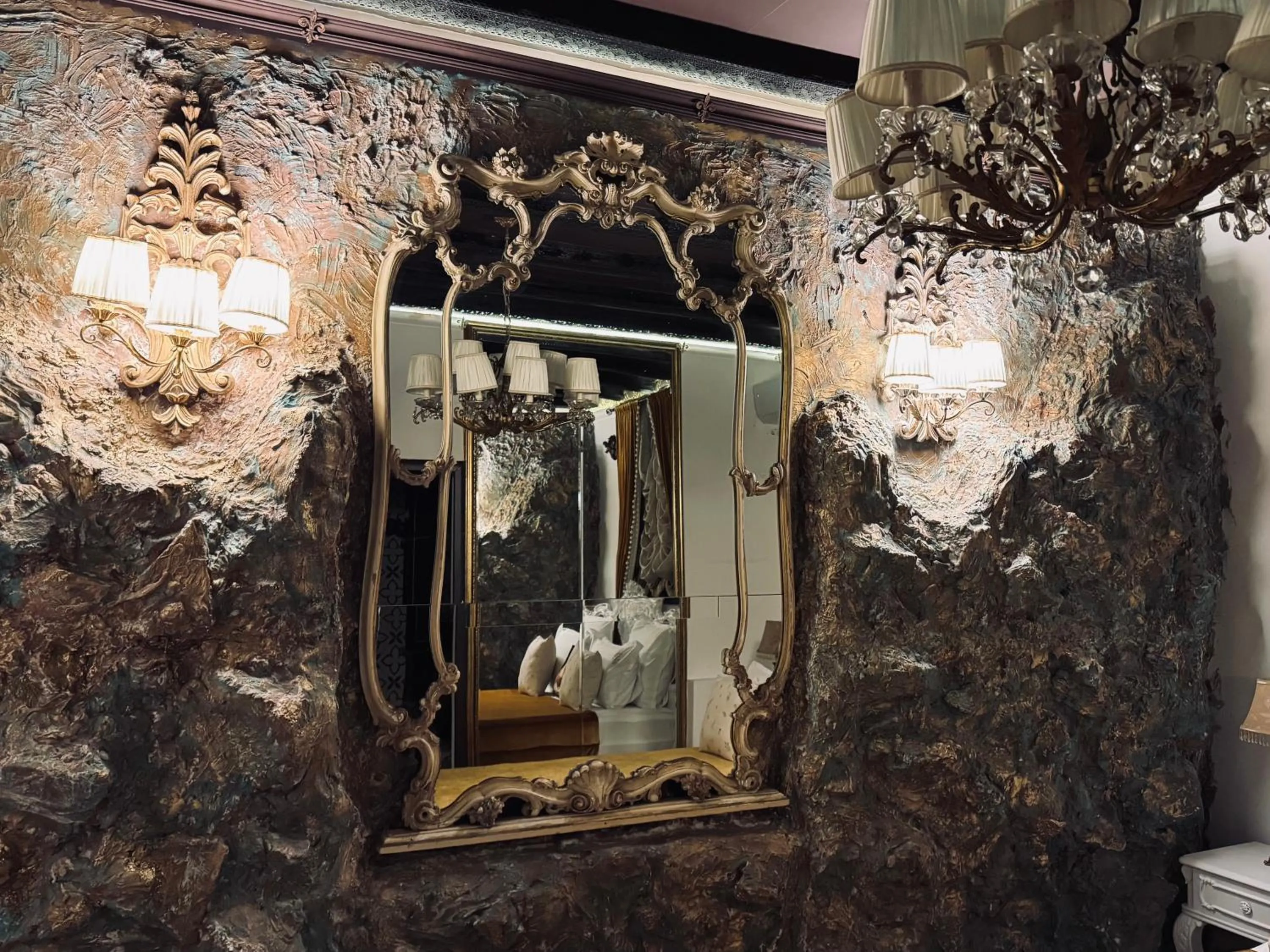 Decorative detail in Conacul Coroanei Luxury Boutique Hotel