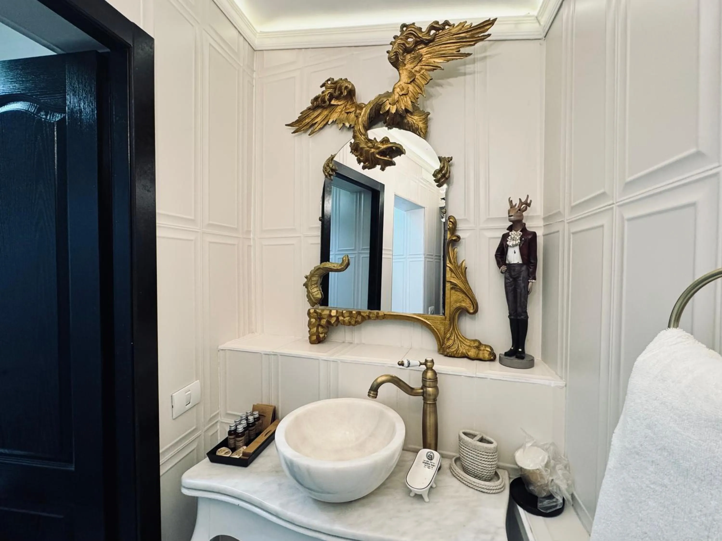 Bathroom in Conacul Coroanei Luxury Boutique