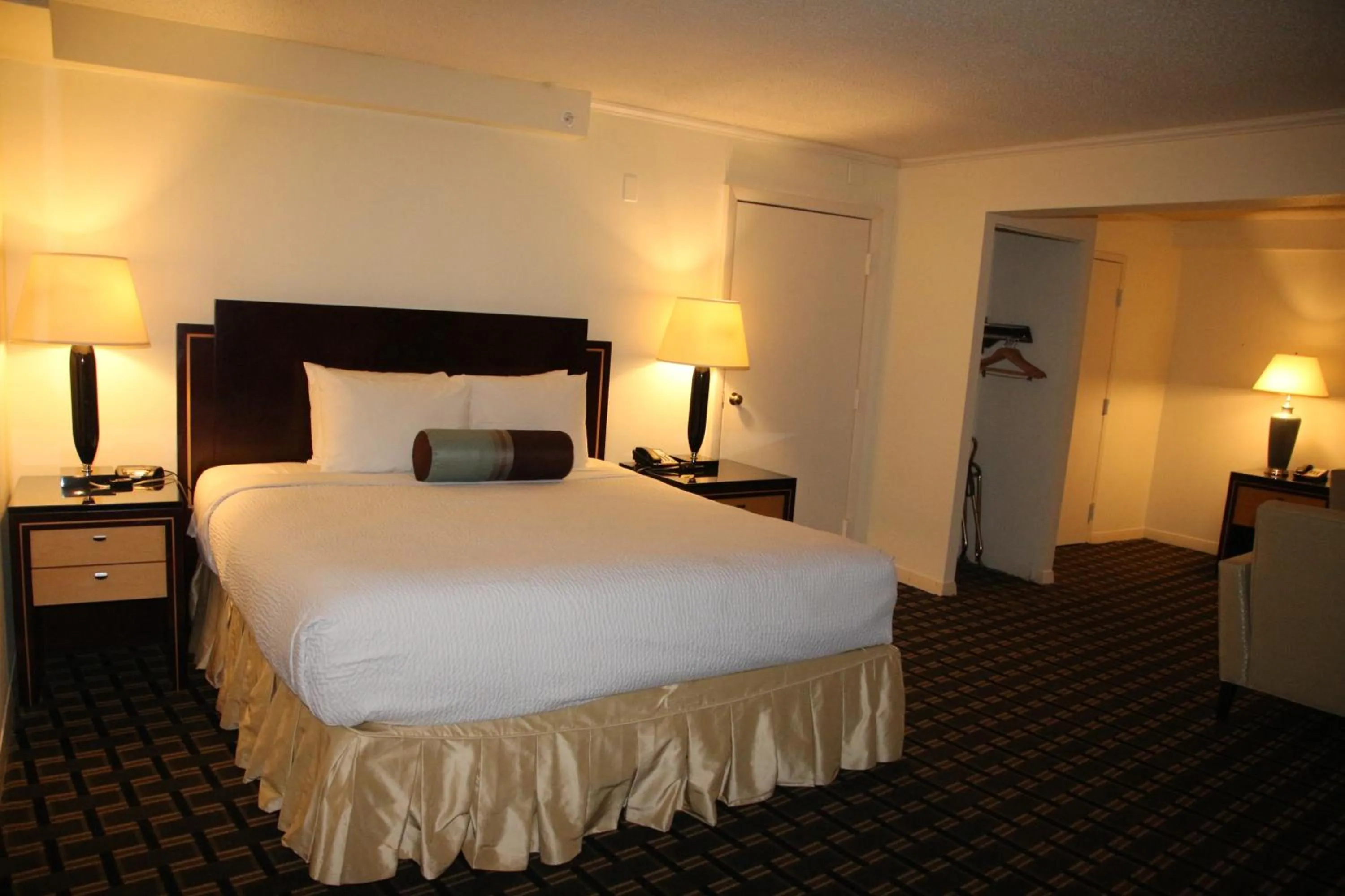 Bed in Bedford Plaza Hotel - Boston