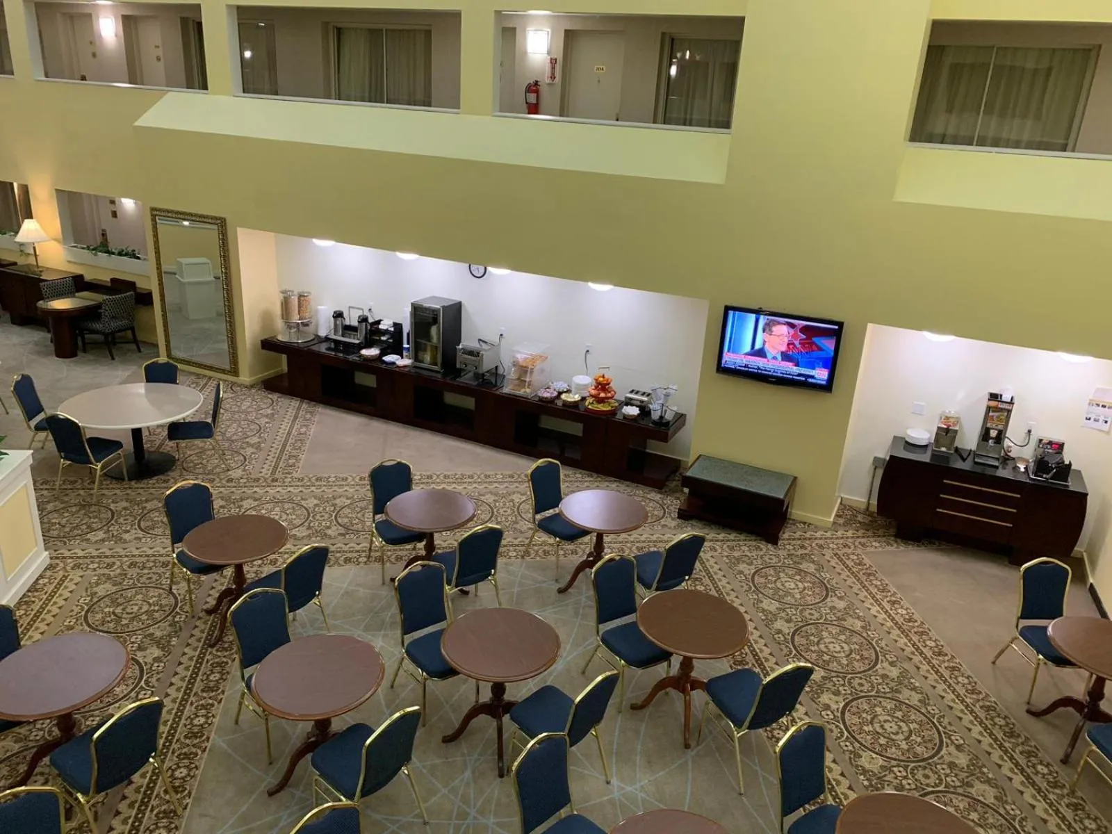 Breakfast in Bedford Plaza Hotel - Boston