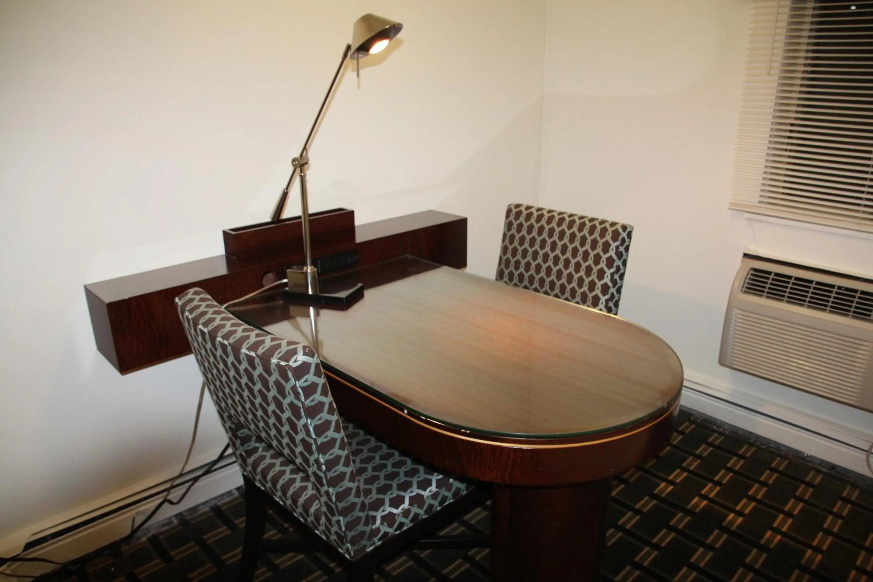 Seating area in Bedford Plaza Hotel - Boston