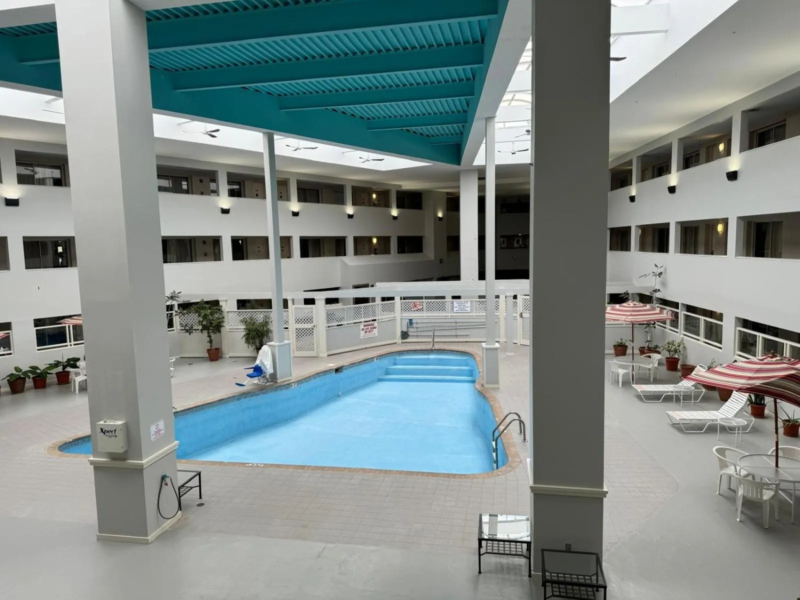 Swimming pool in Bedford Plaza Hotel - Boston