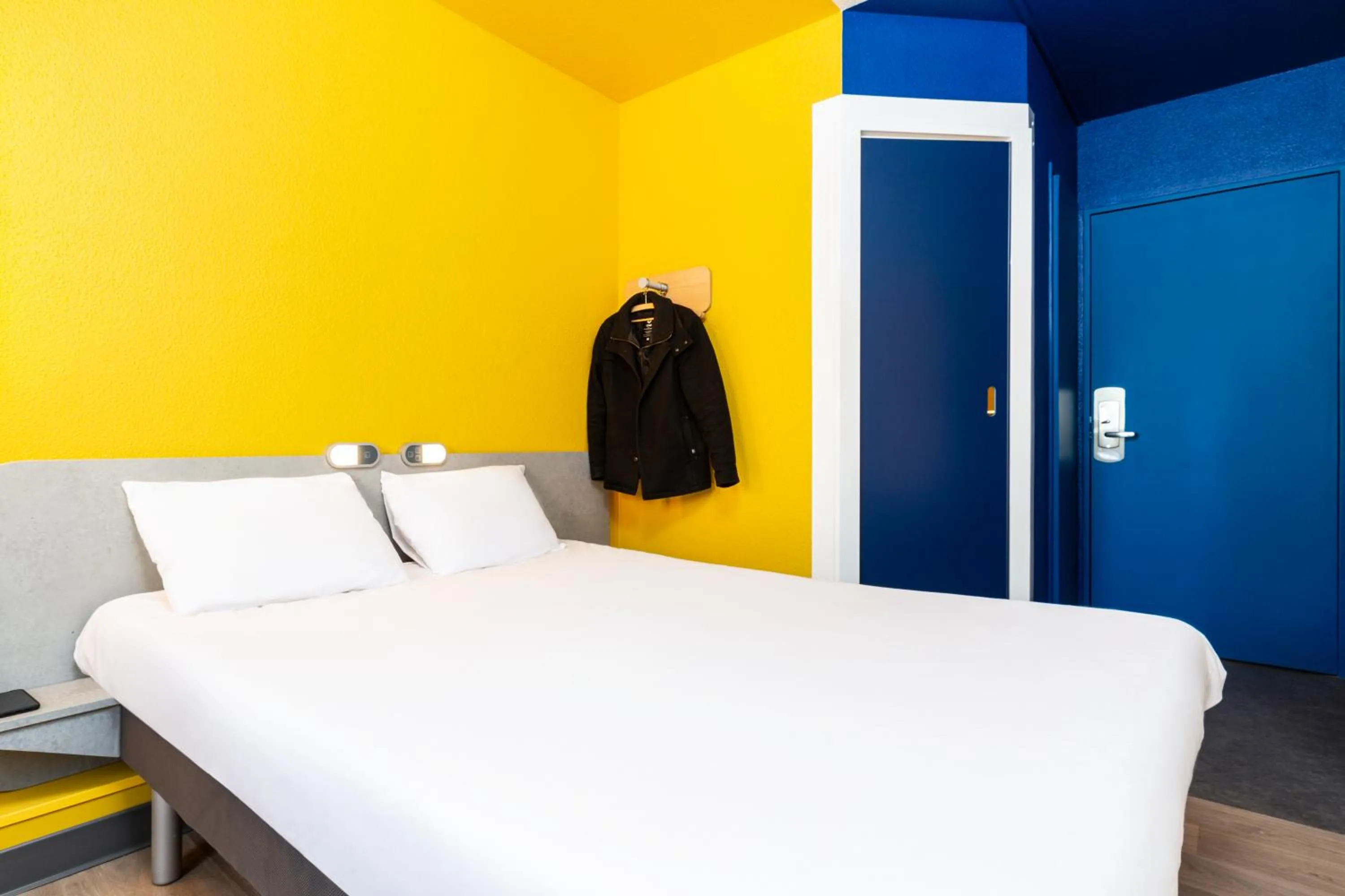 Bedroom, Bed in ibis budget Paris Porte de Vincennes