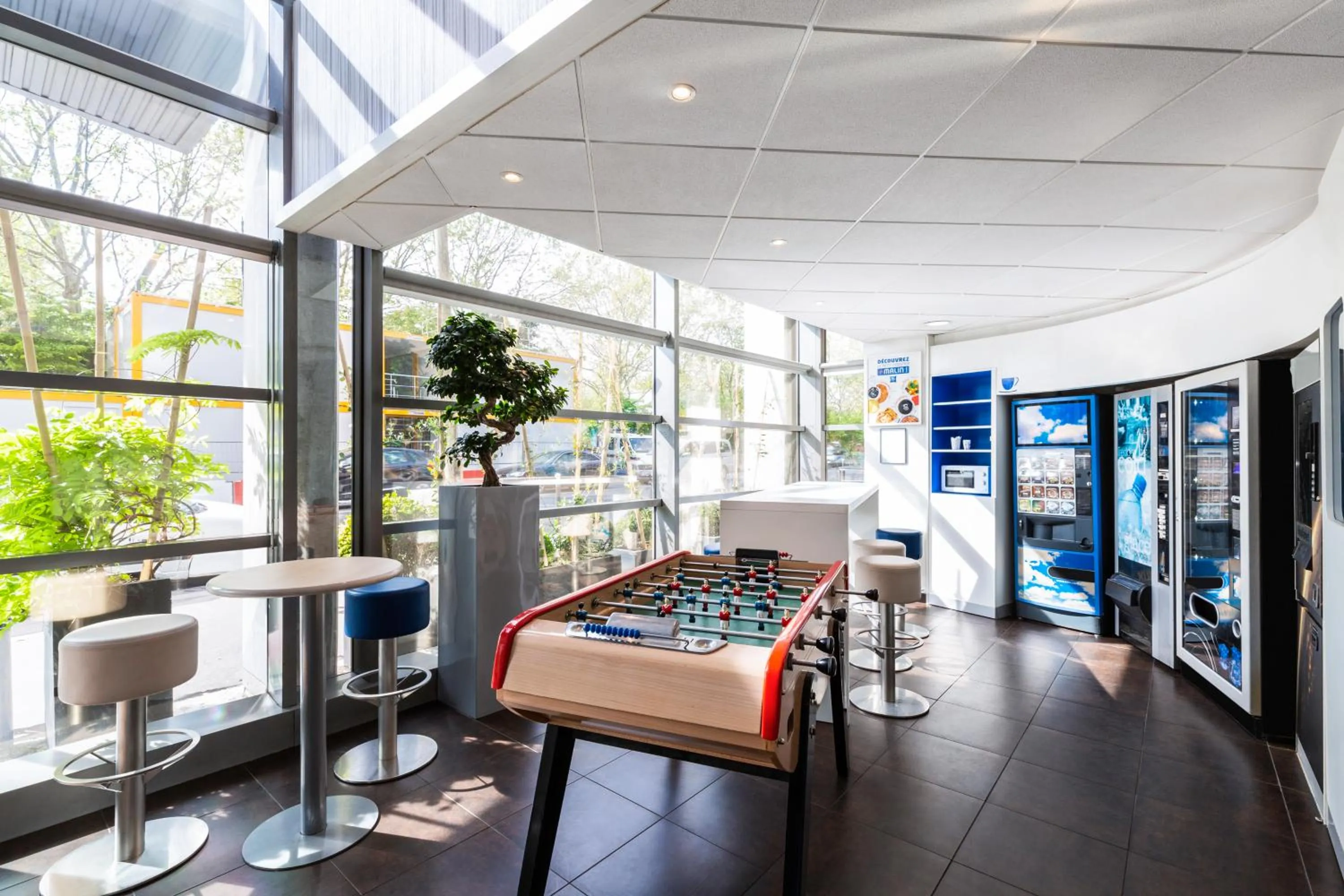 Lobby or reception in ibis budget Paris Porte de Vincennes