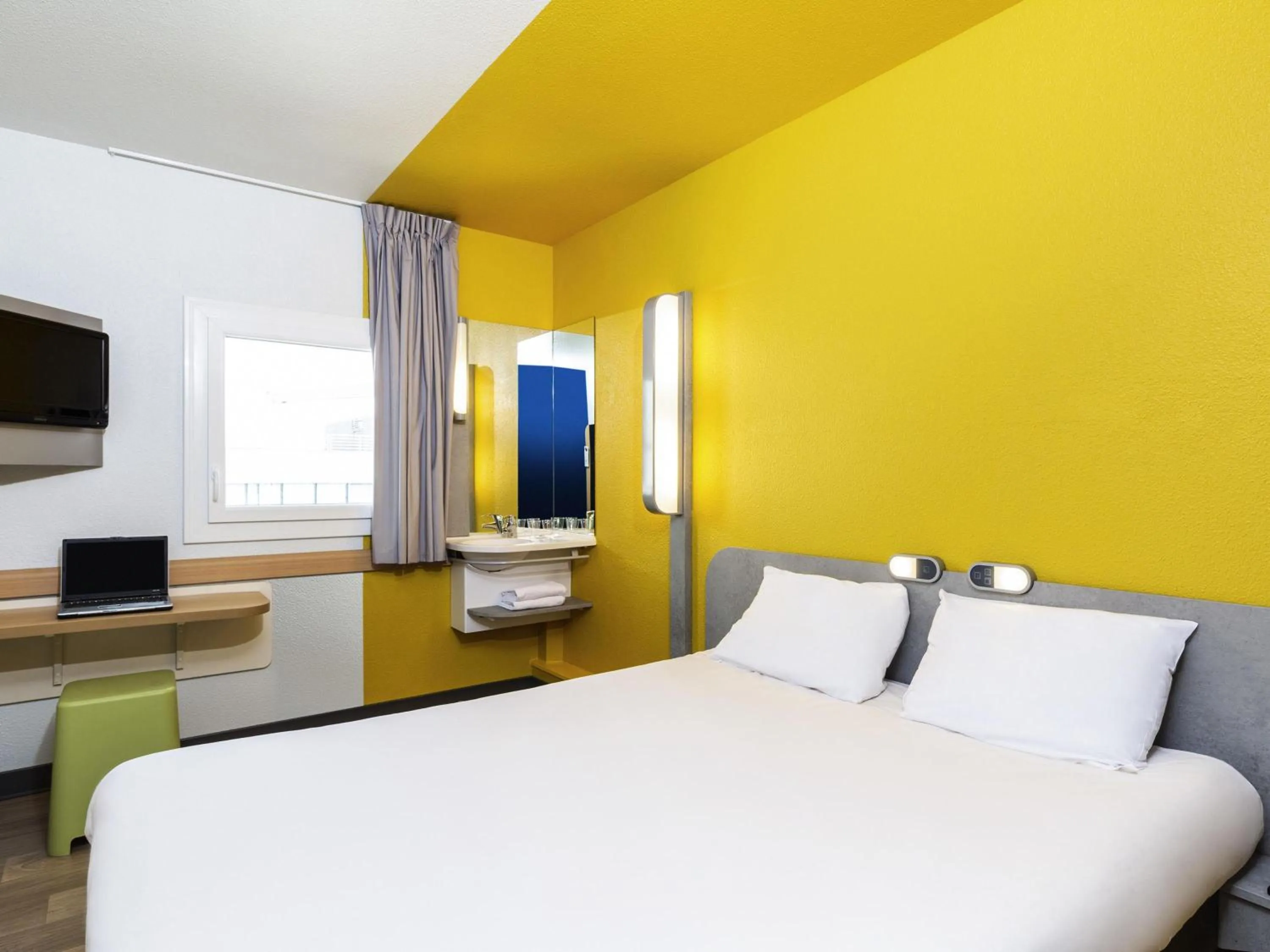 Bedroom, Bed in ibis budget Paris Porte de Vincennes