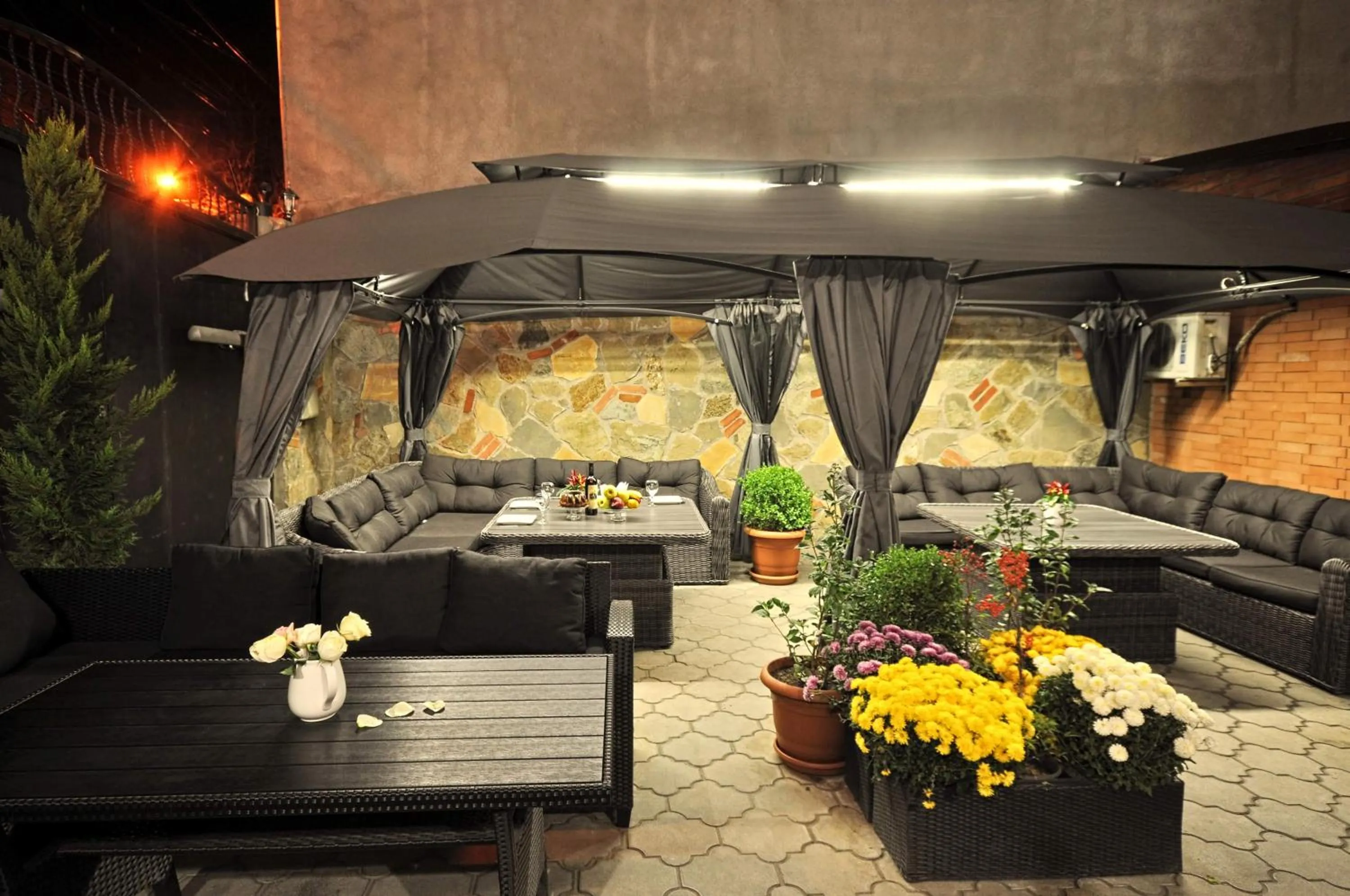 Patio in Hotel Majestic