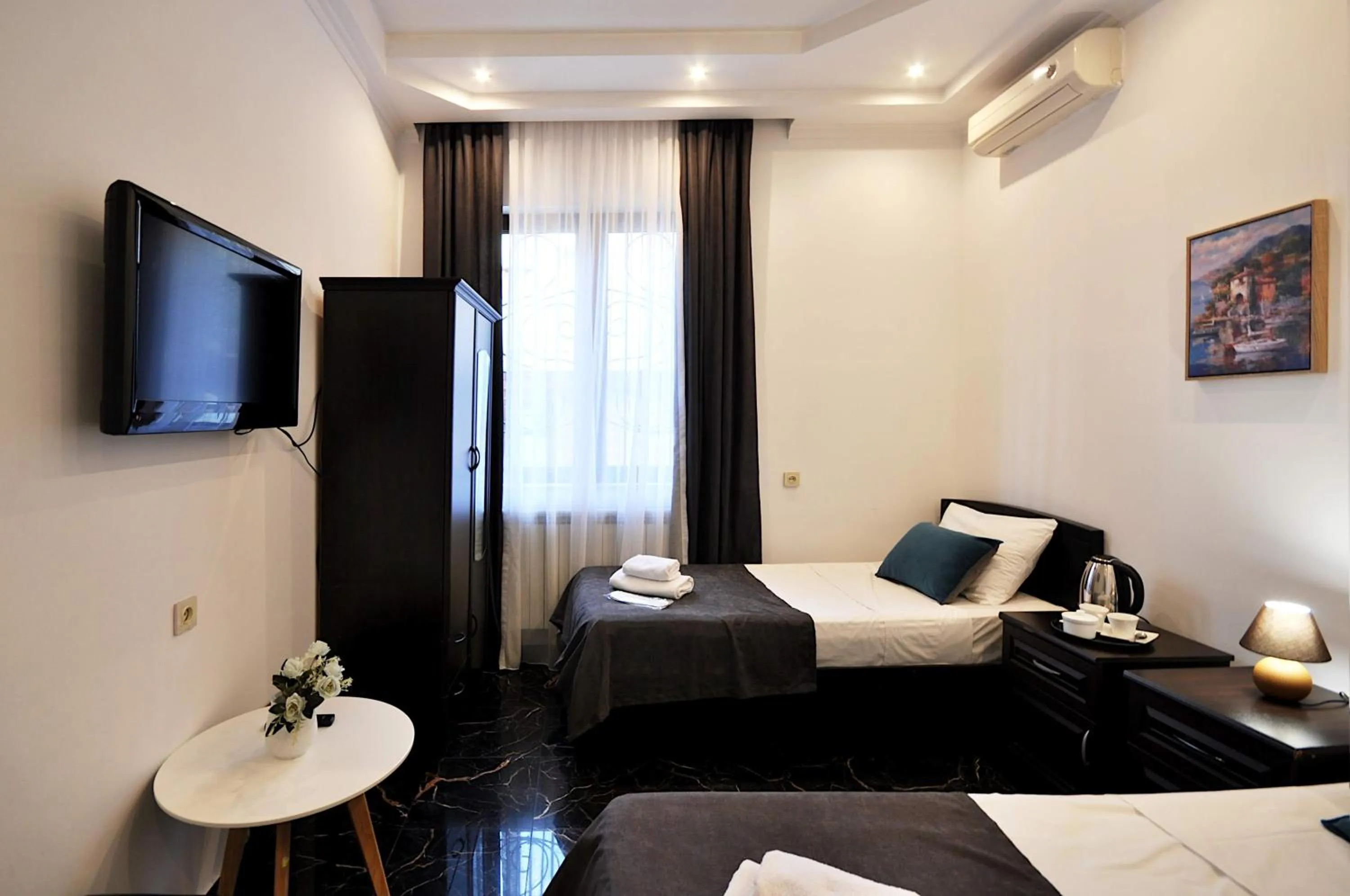 TV and multimedia, Bed in Hotel Majestic