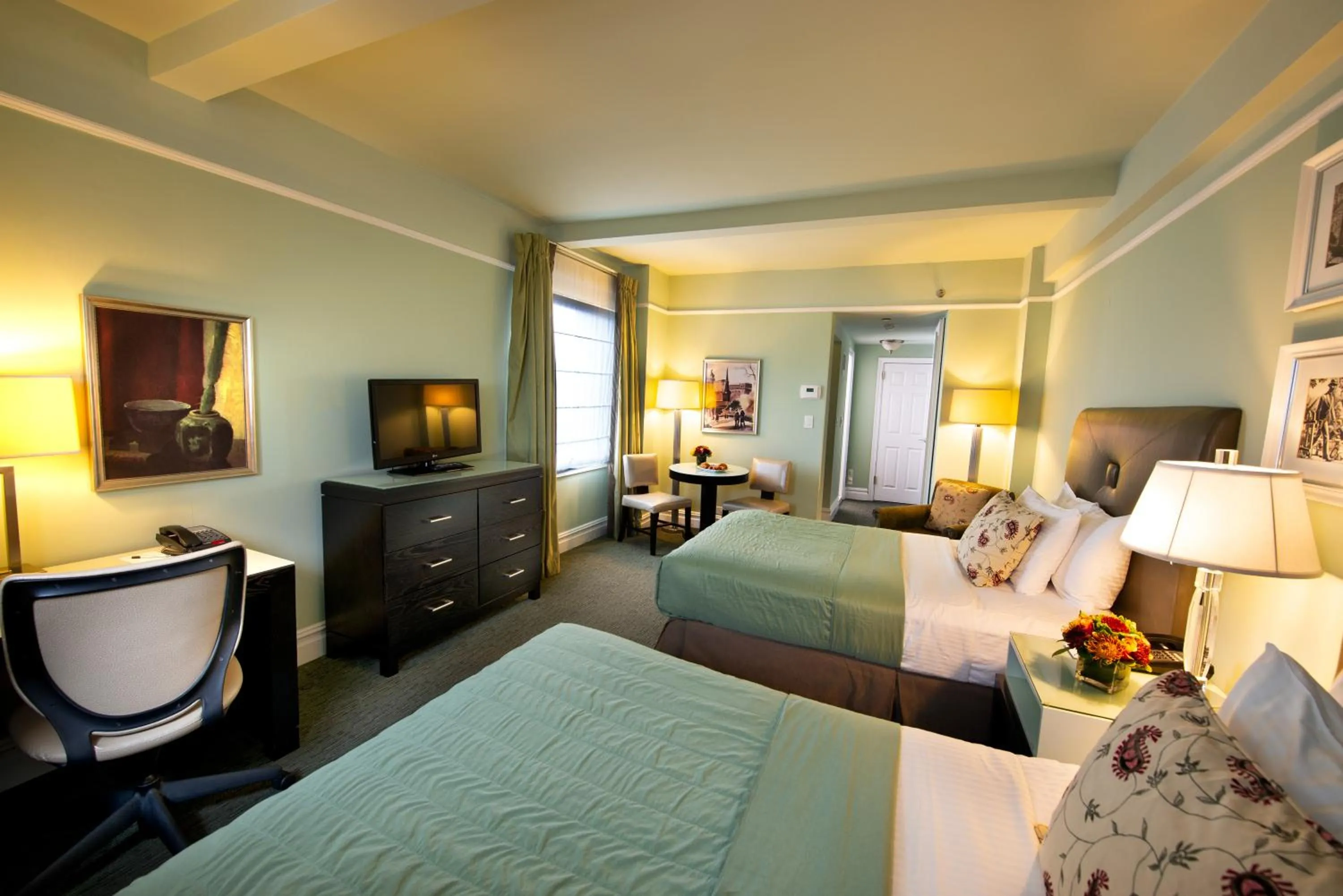 Photo of the whole room, Bed in Hotel Beacon