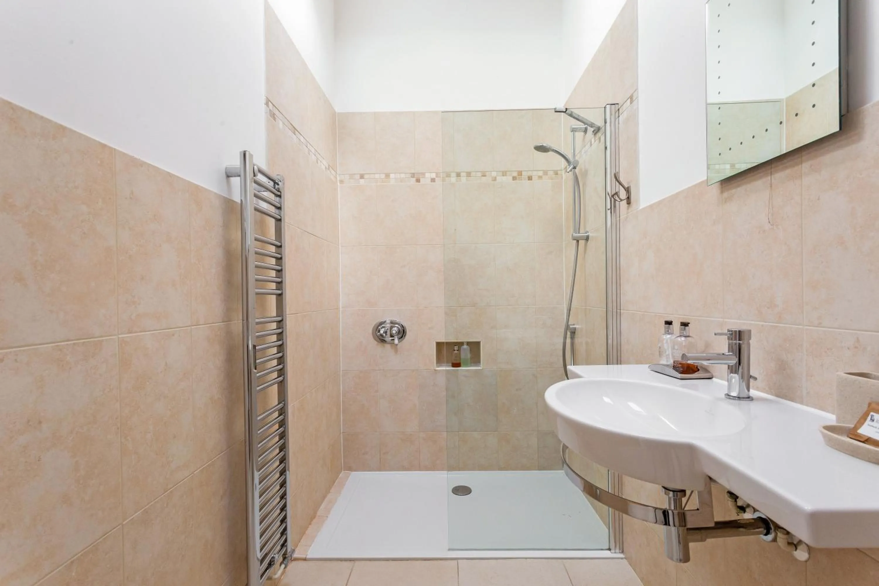 Bathroom in Lockgate Dairy