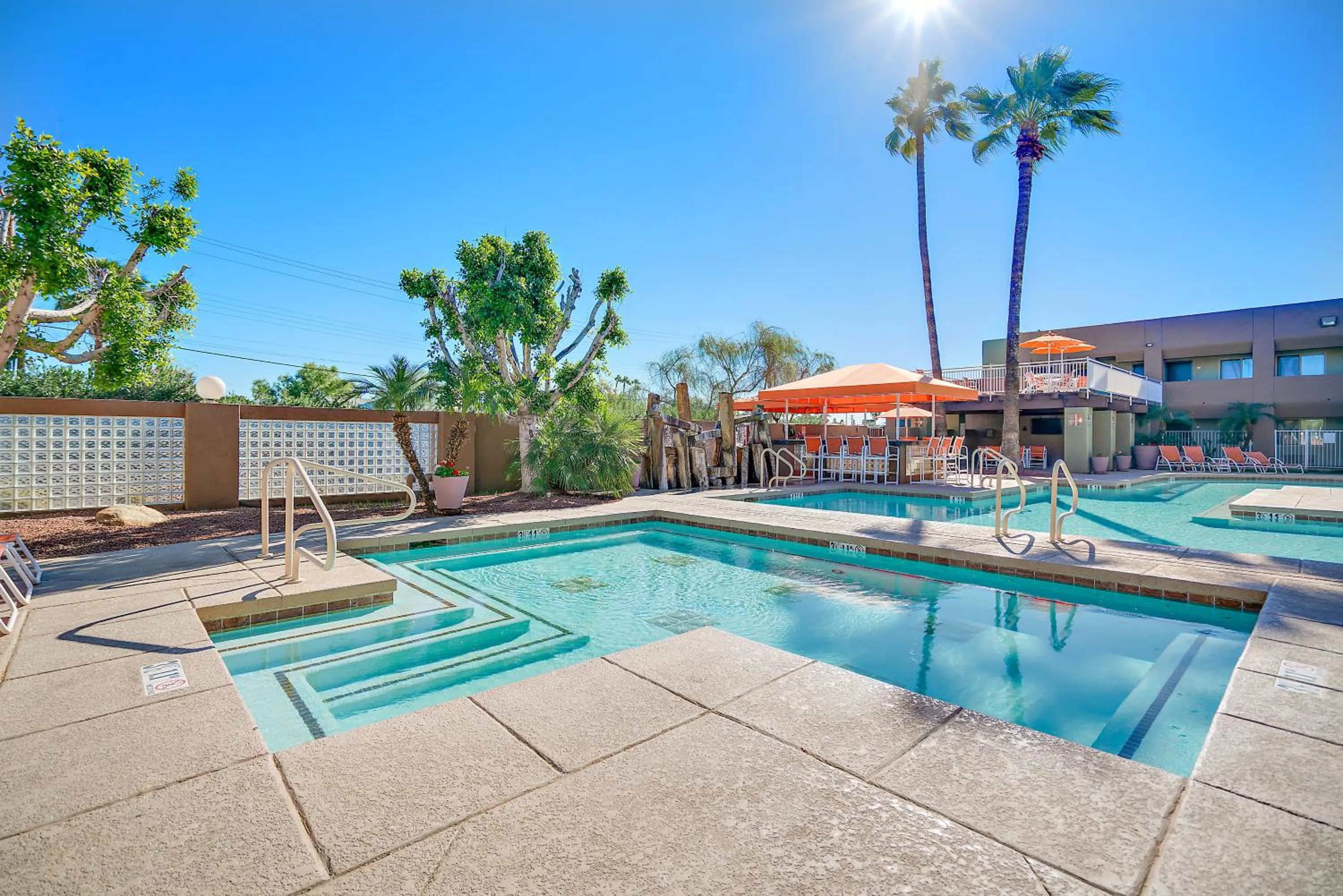 Hot Tub in 3 Palms Hotel