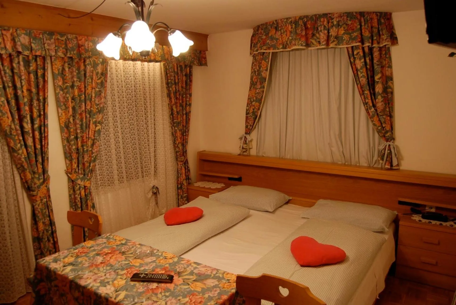 Bed in Albergo Genziana