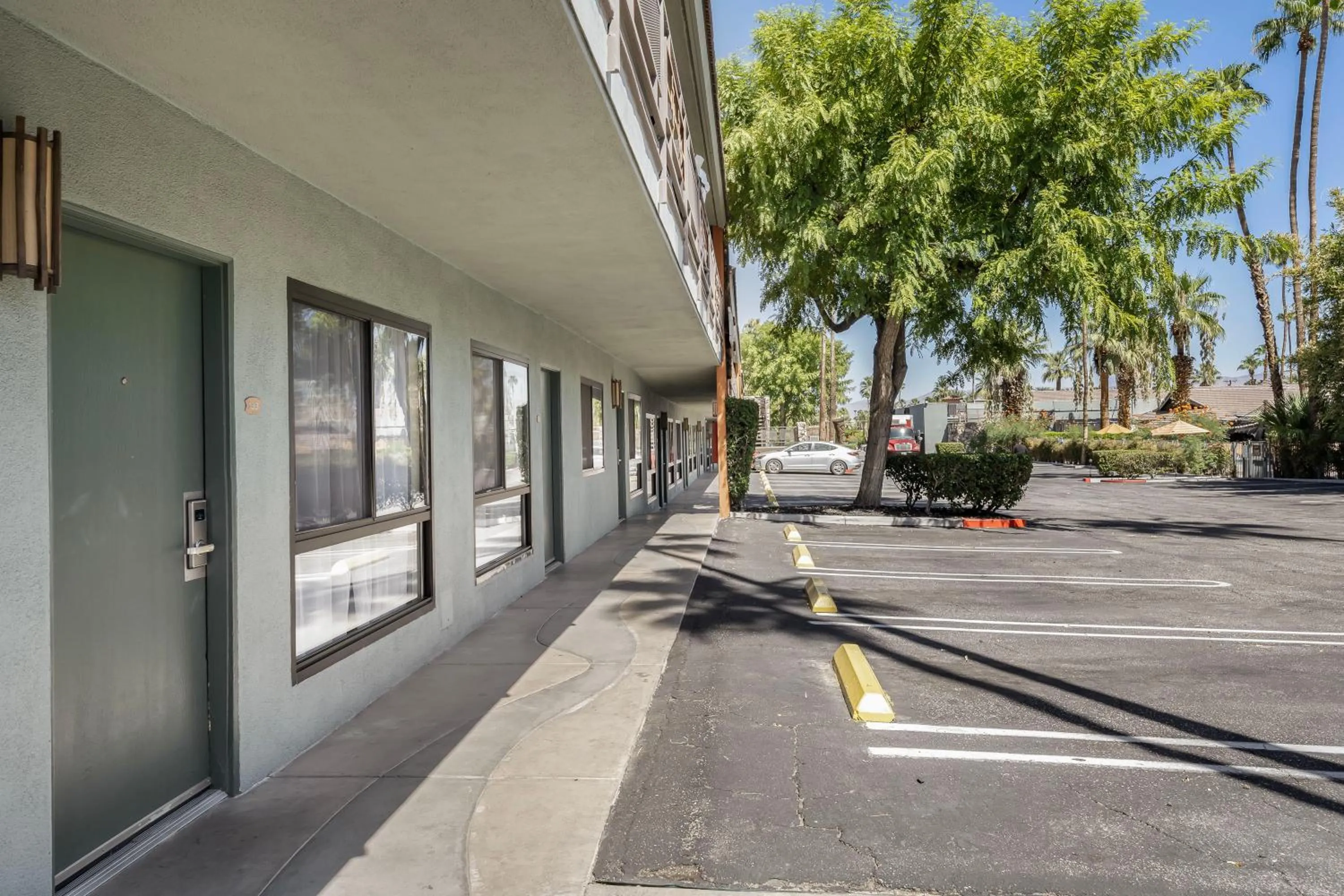 Facade/entrance in Caliente Tropics