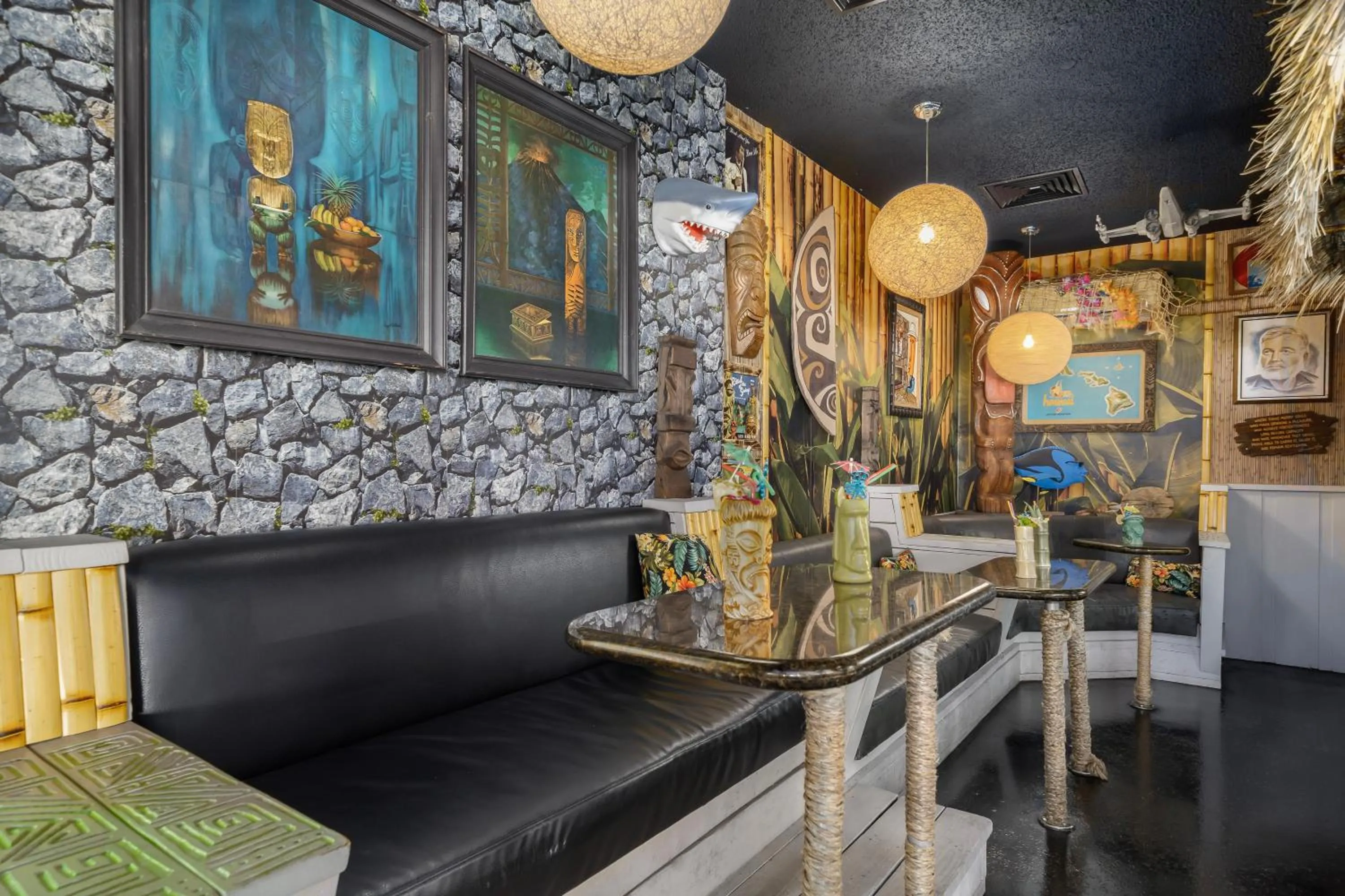 Lounge or bar in Caliente Tropics