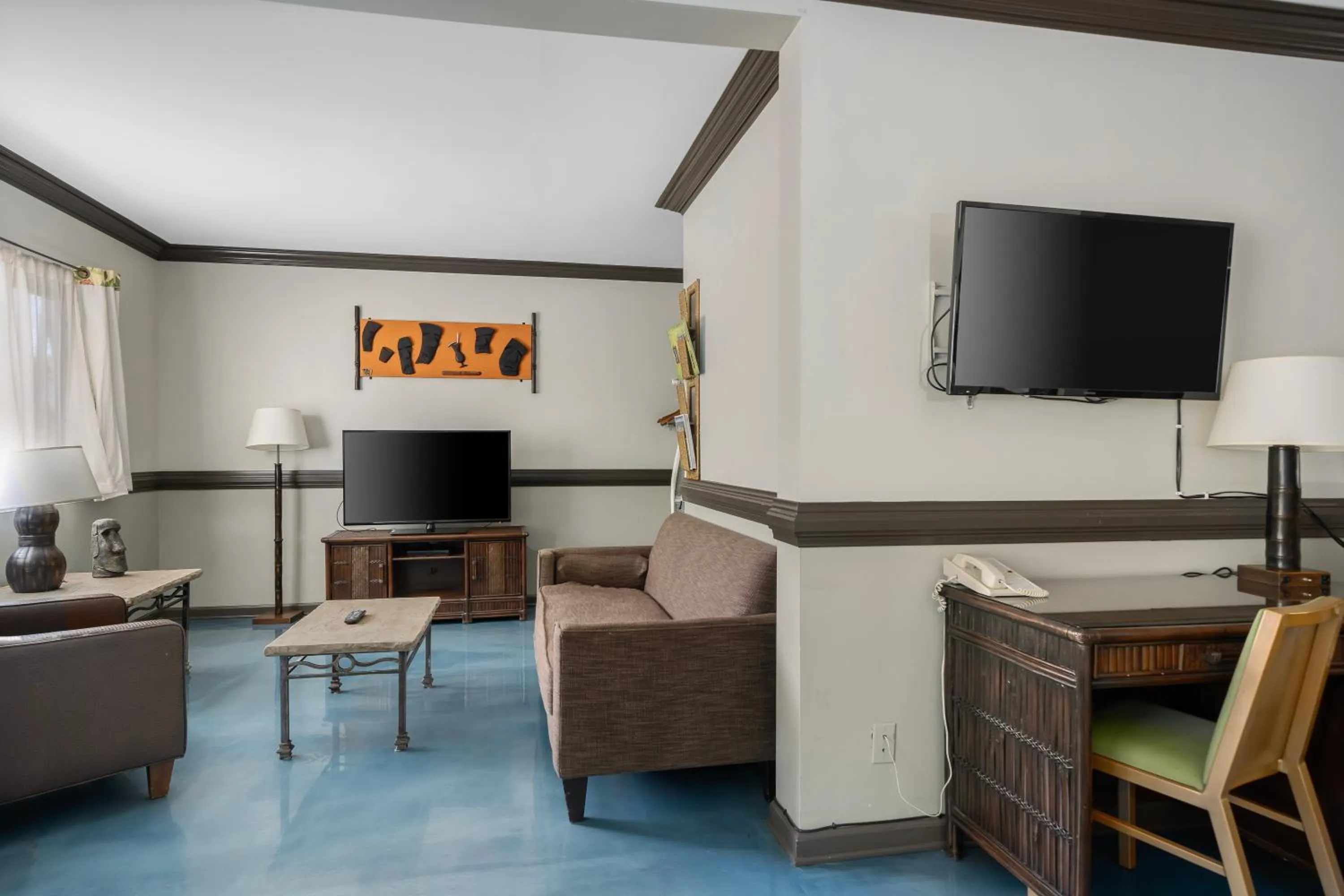 TV and multimedia in Caliente Tropics