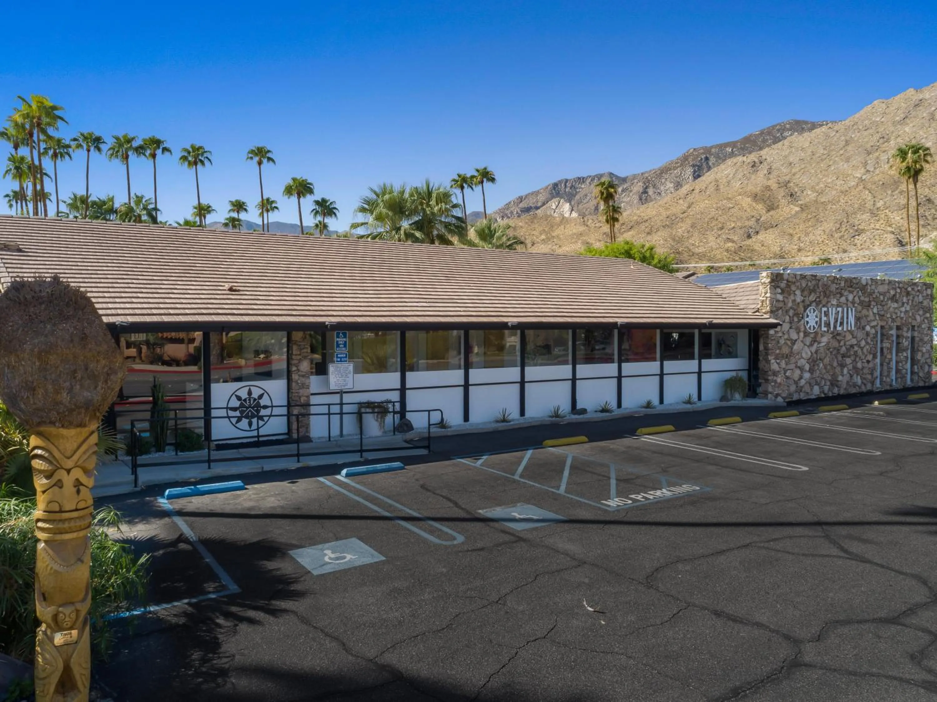 Restaurant/places to eat in Caliente Tropics