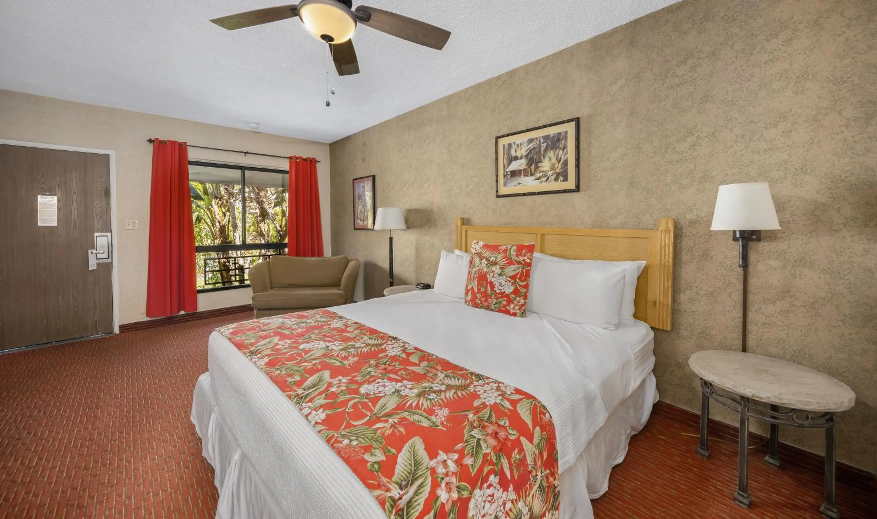 Bed in Caliente Tropics