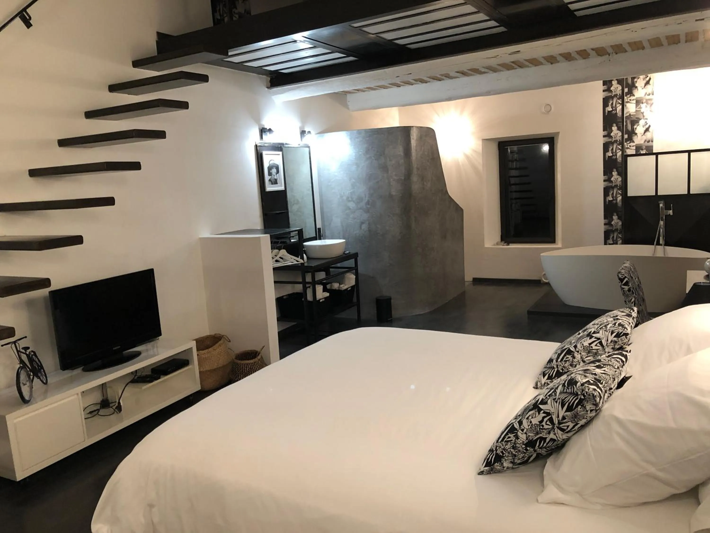 Photo of the whole room in B&B dans Mas en pierres