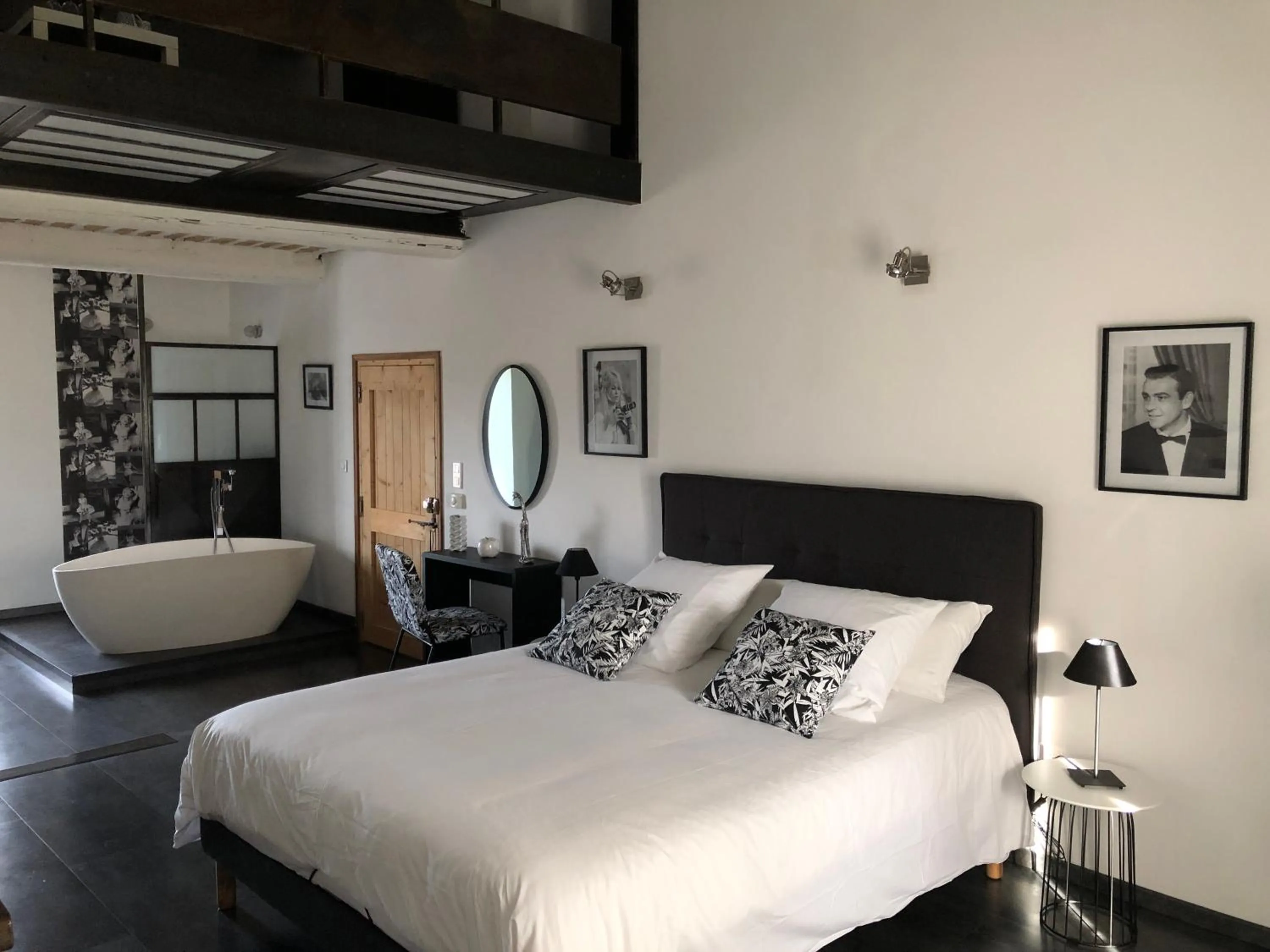 Decorative detail in B&B dans Mas en pierres