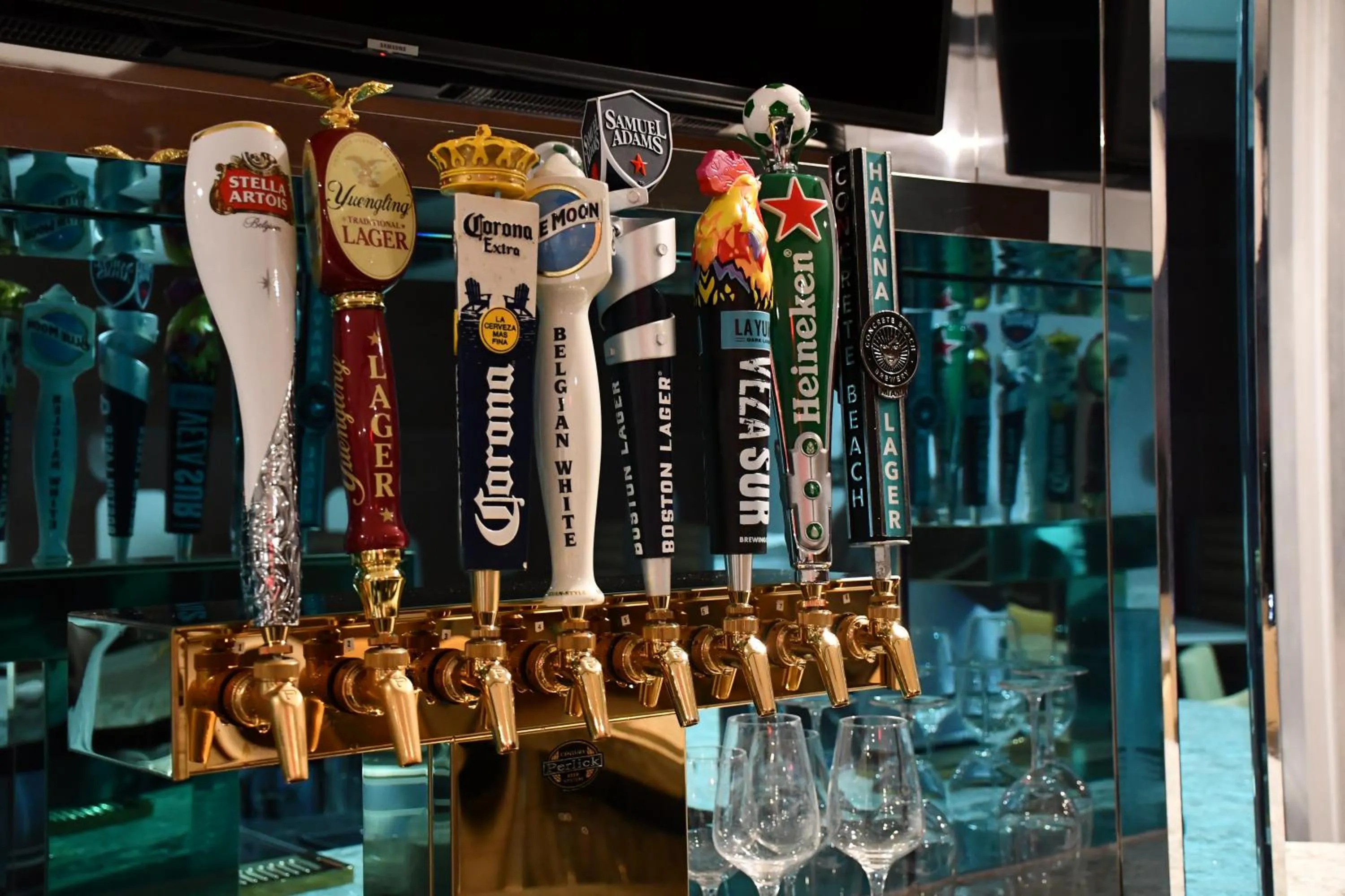 Lounge or bar in Wyndham Garden Miami International Airport