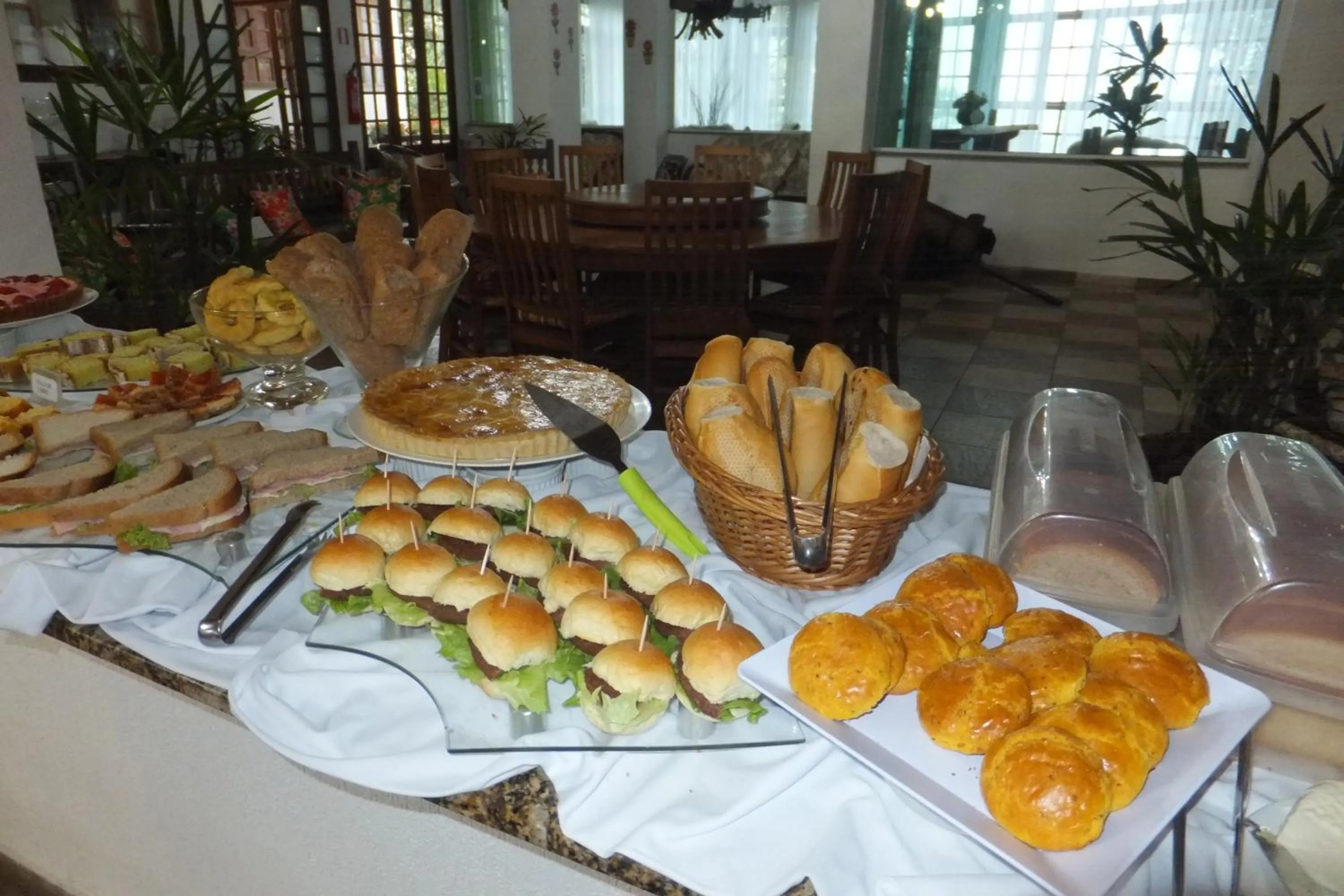 Restaurant/places to eat in Pousada Aconchego de Minas