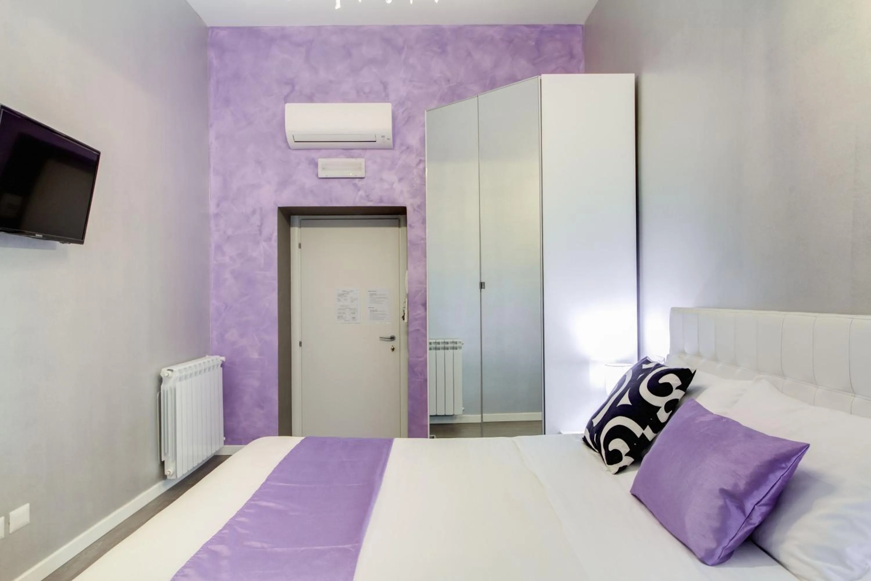 Photo of the whole room, Bed in B&B Colosseo Panoramic Rooms