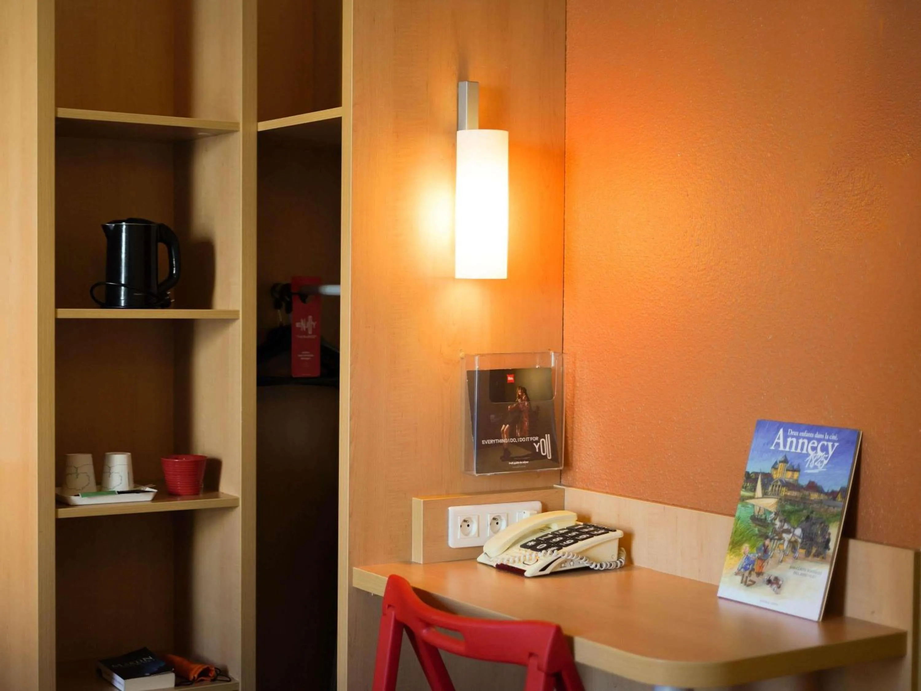 Bedroom in ibis Annecy Centre Vieille Ville