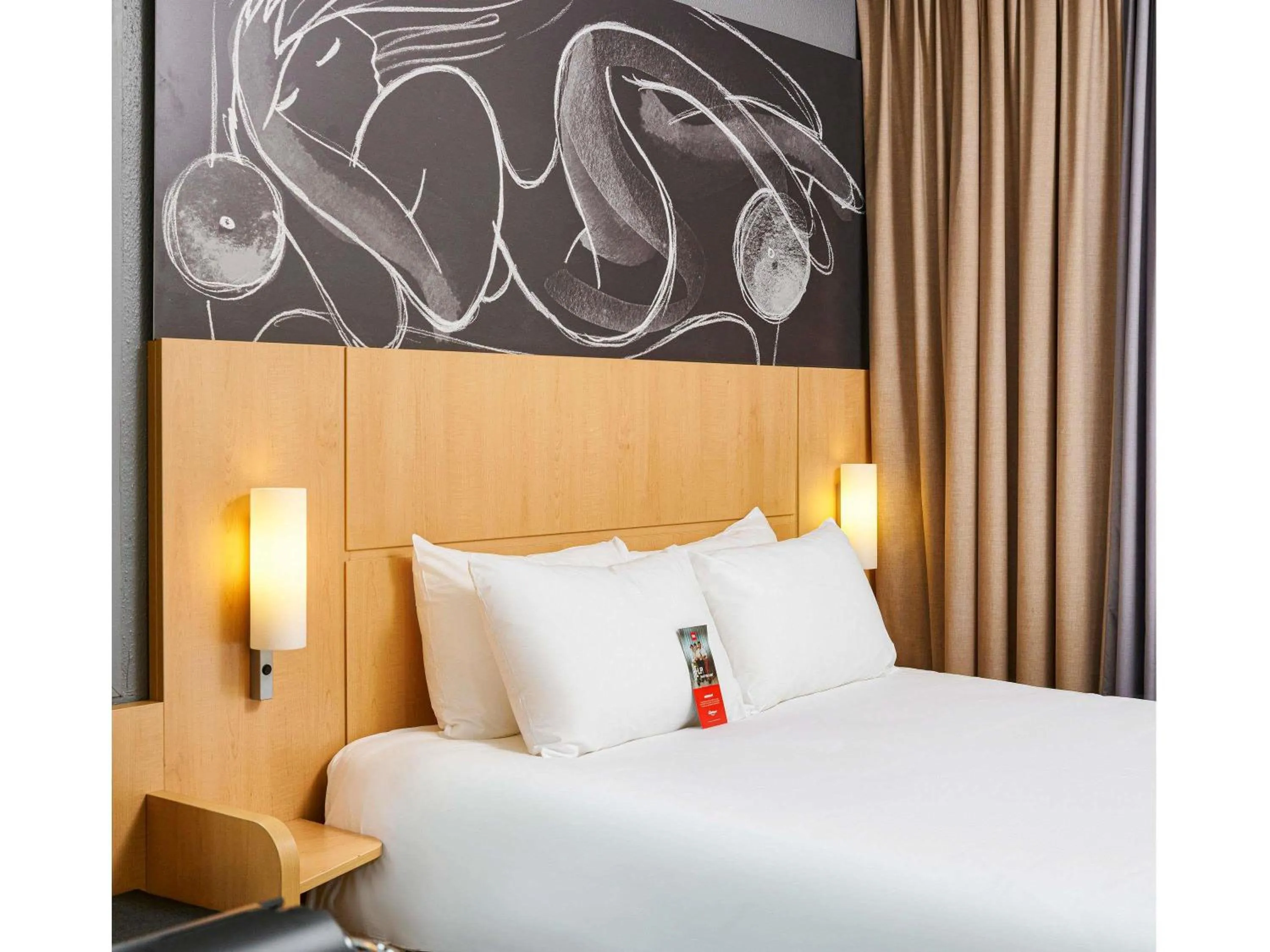 Bedroom, Bed in ibis Annecy Centre Vieille Ville